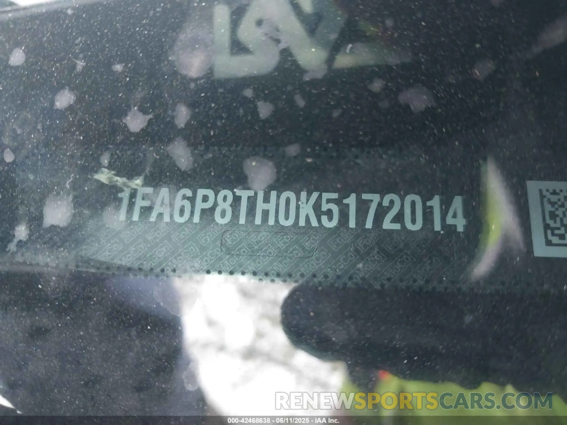 17 Photograph of a damaged car 1FA6P8TH0K5172014 FORD MUSTANG 2019
