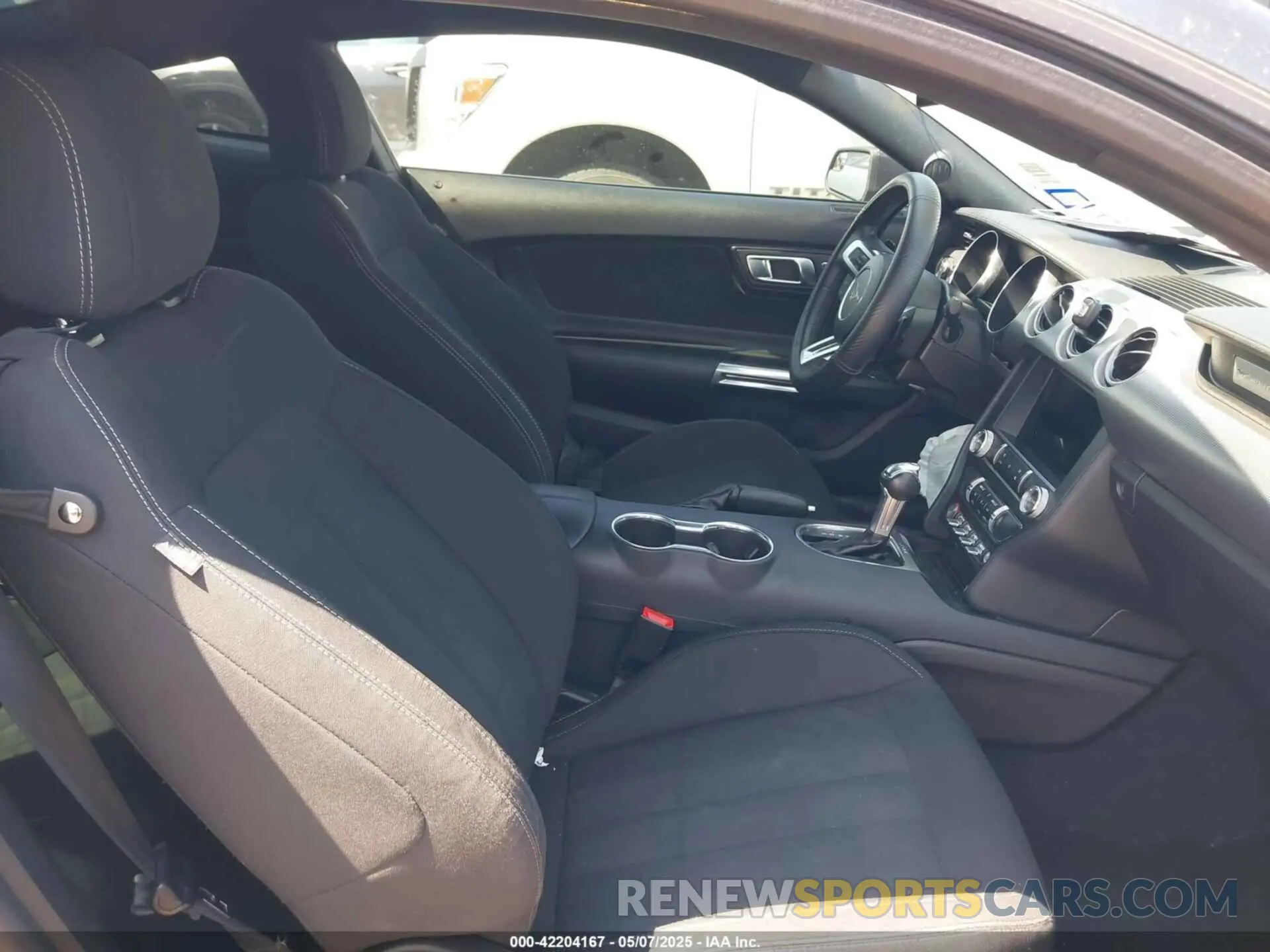 5 Photograph of a damaged car 1FA6P8TH1K5118026 FORD MUSTANG 2019
