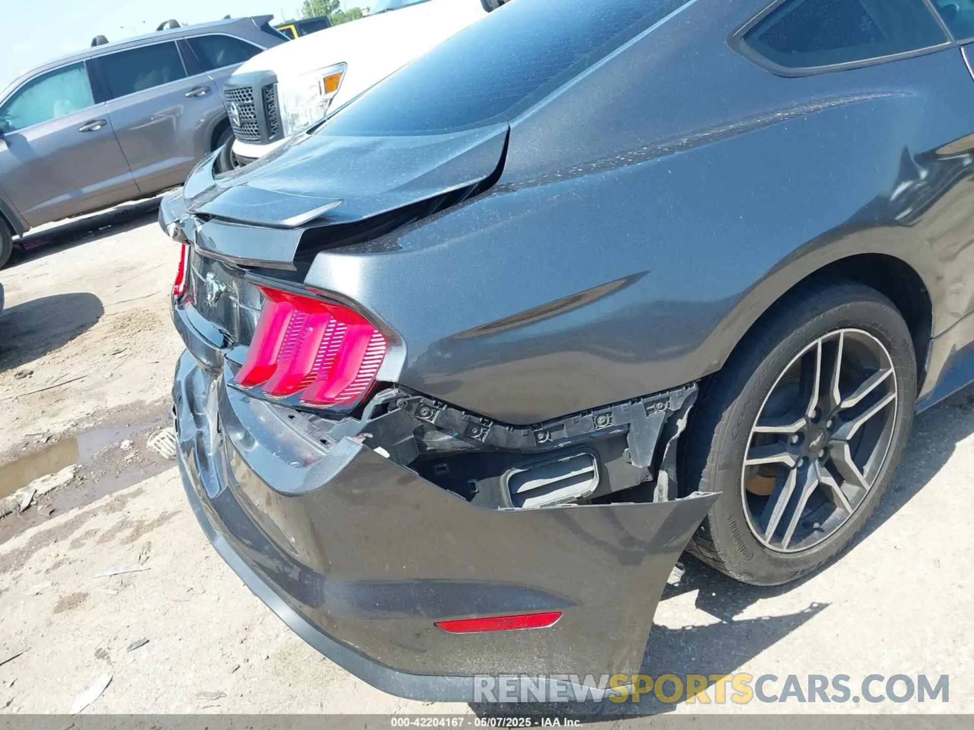 6 Photograph of a damaged car 1FA6P8TH1K5118026 FORD MUSTANG 2019