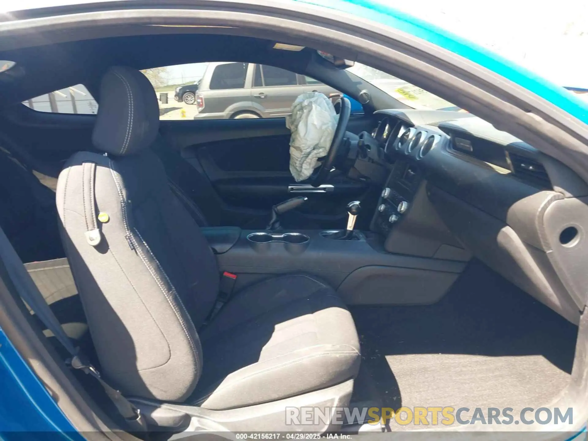 5 Photograph of a damaged car 1FA6P8TH2K5134462 FORD MUSTANG 2019