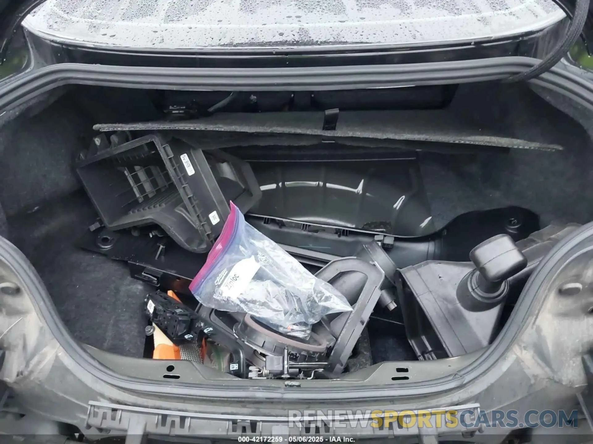18 Photograph of a damaged car 1FA6P8TH2K5143582 FORD MUSTANG 2019