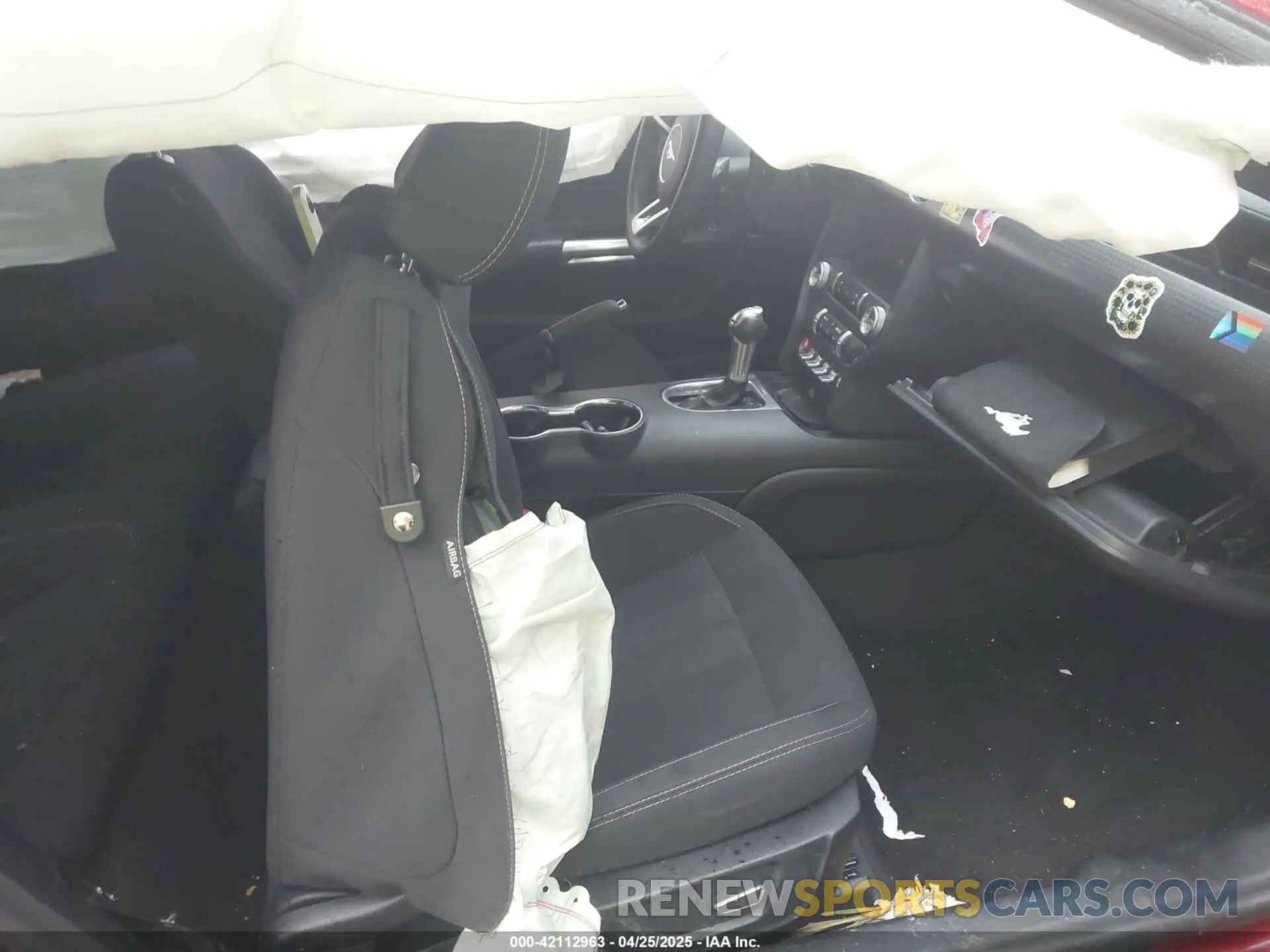 5 Photograph of a damaged car 1FA6P8TH3K5111837 FORD MUSTANG 2019
