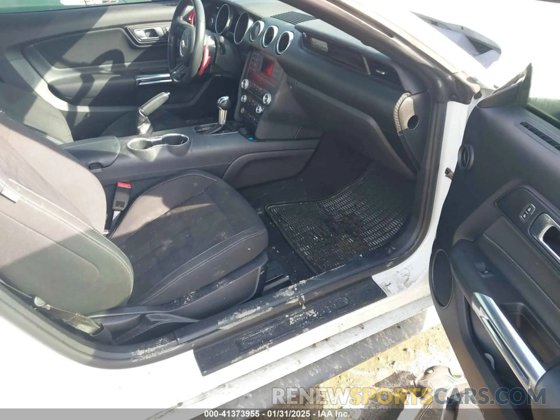 5 Photograph of a damaged car 1FA6P8TH3K5167261 FORD MUSTANG 2019