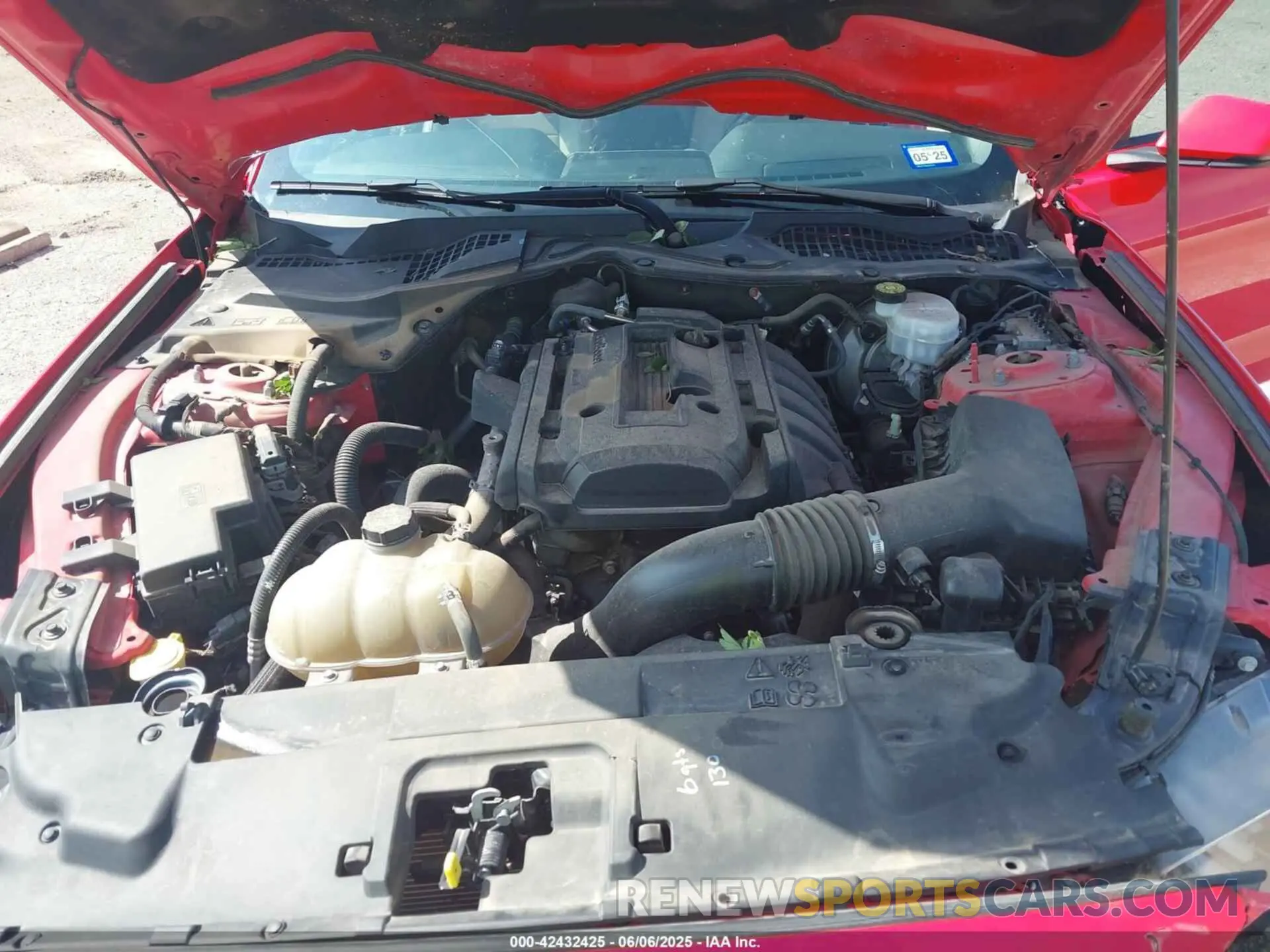 10 Photograph of a damaged car 1FA6P8TH4K5123141 FORD MUSTANG 2019