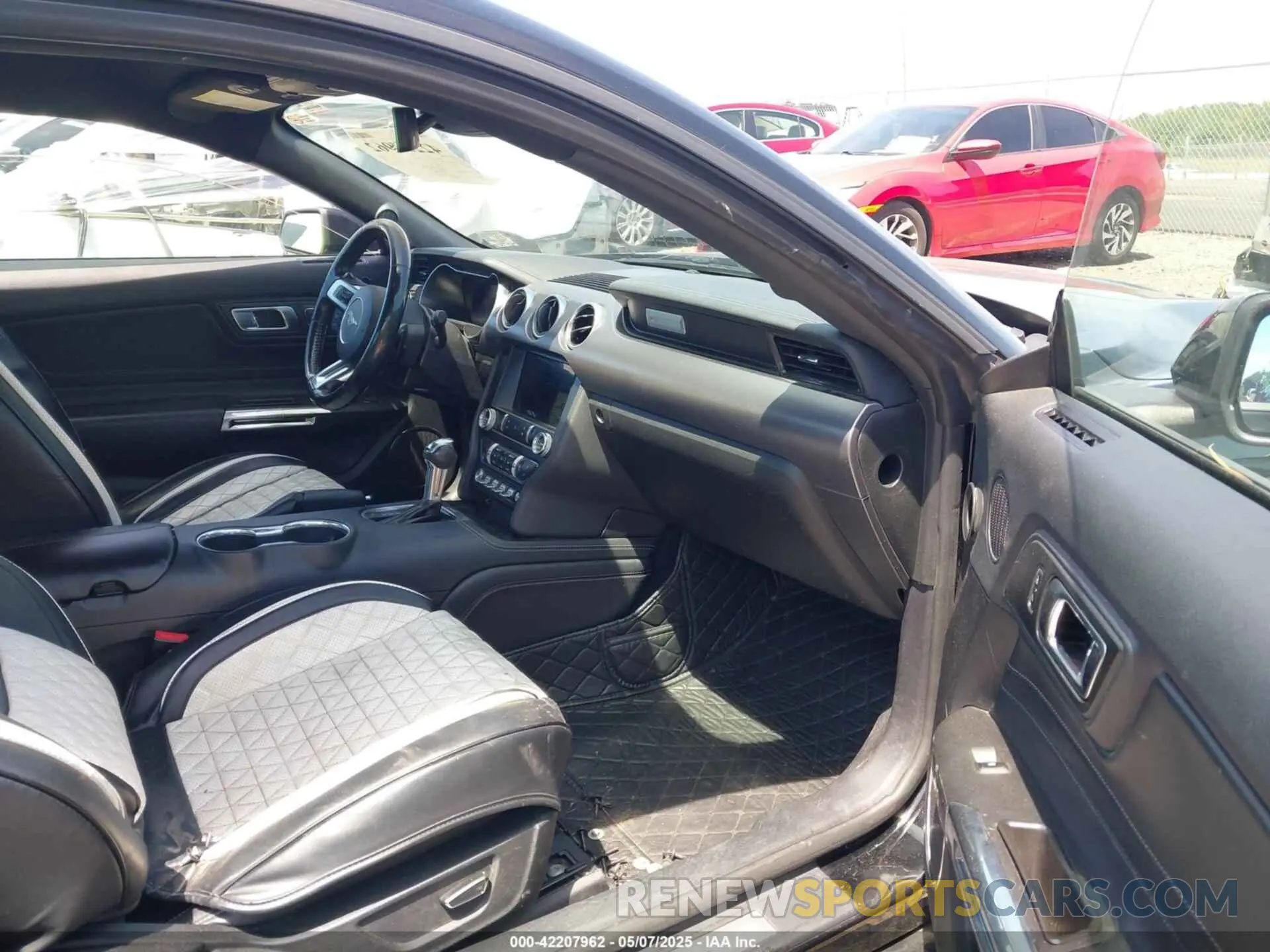 5 Photograph of a damaged car 1FA6P8TH4K5159573 FORD MUSTANG 2019