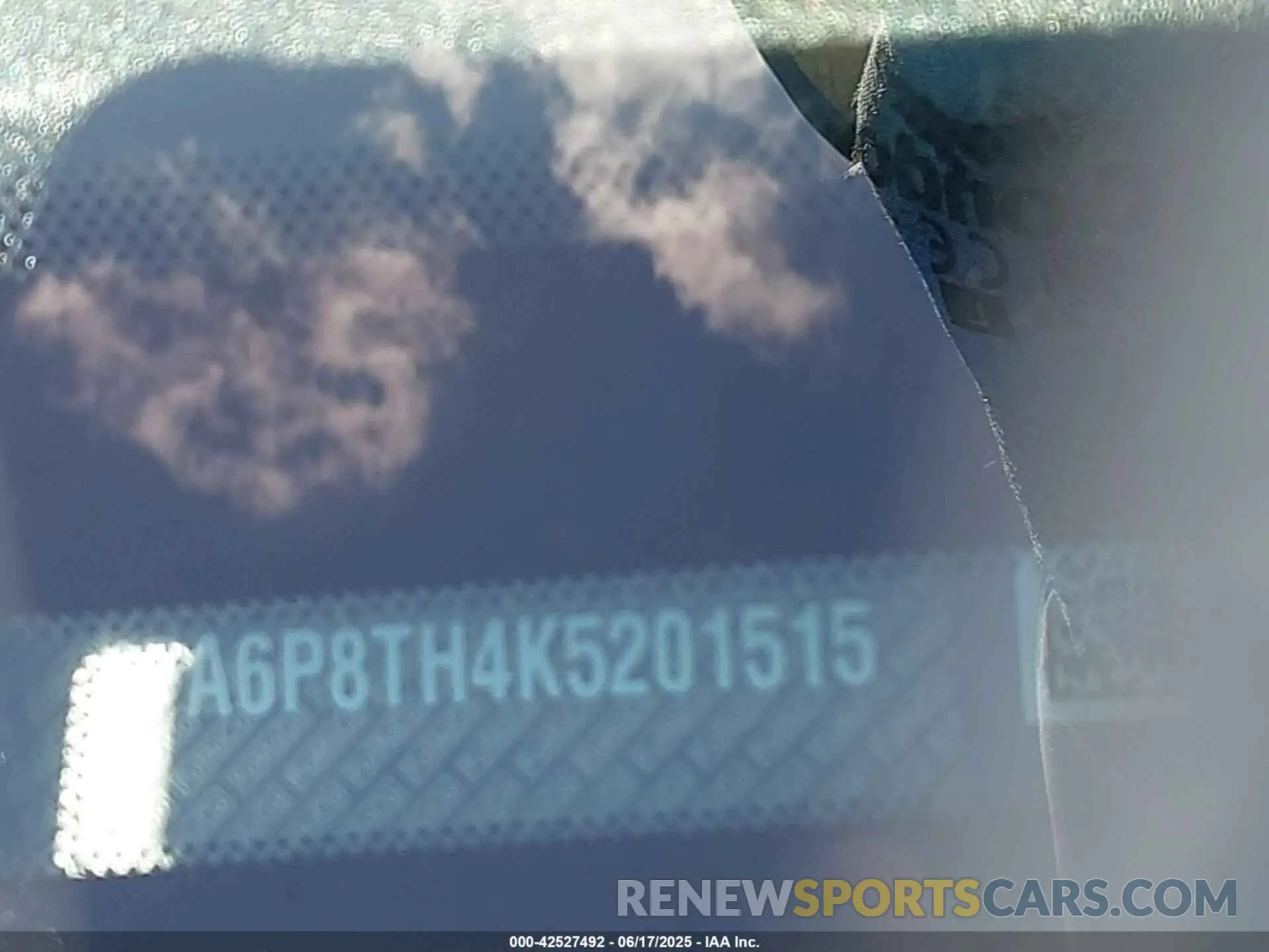 17 Photograph of a damaged car 1FA6P8TH4K5201515 FORD MUSTANG 2019