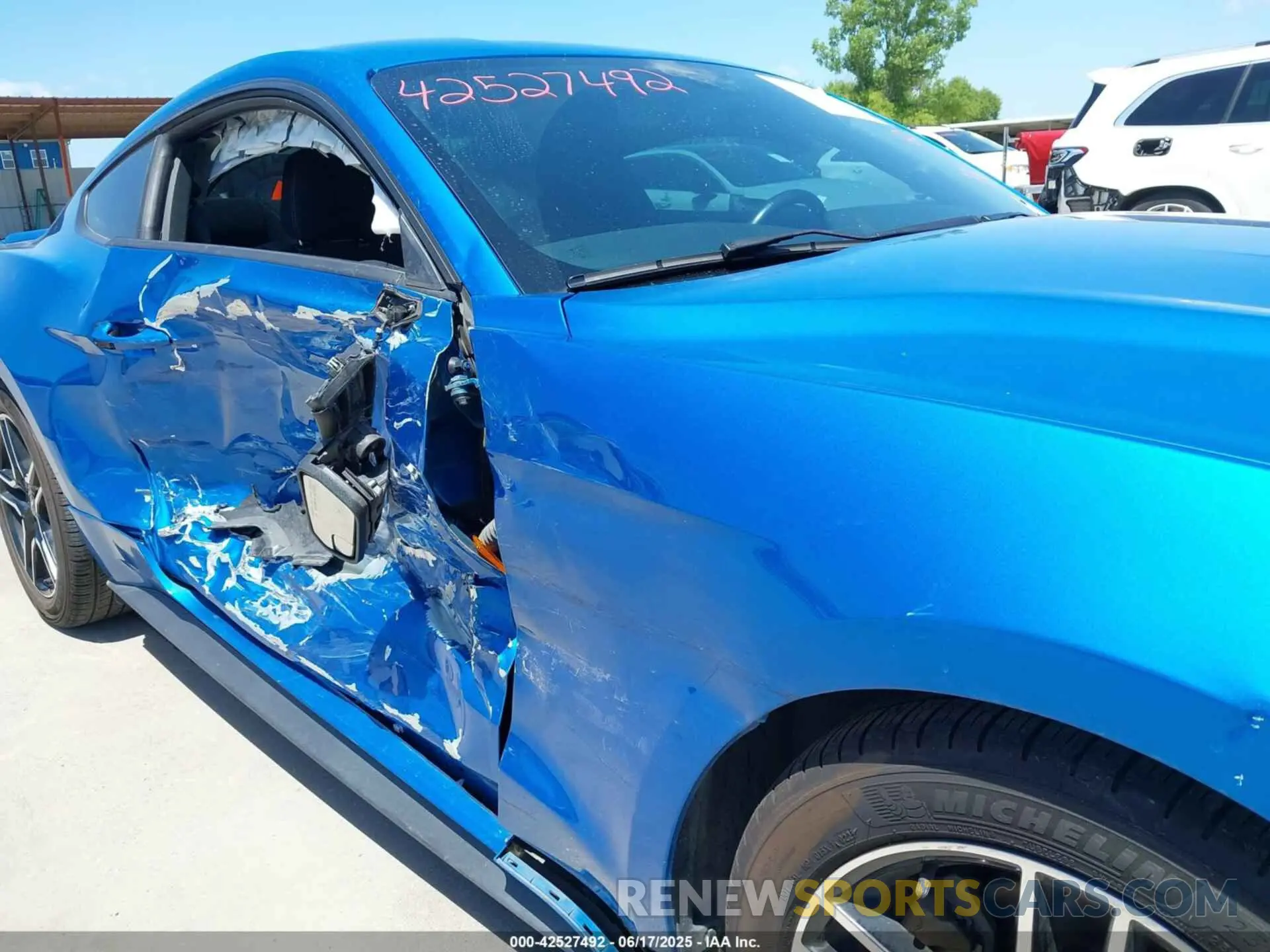 21 Photograph of a damaged car 1FA6P8TH4K5201515 FORD MUSTANG 2019