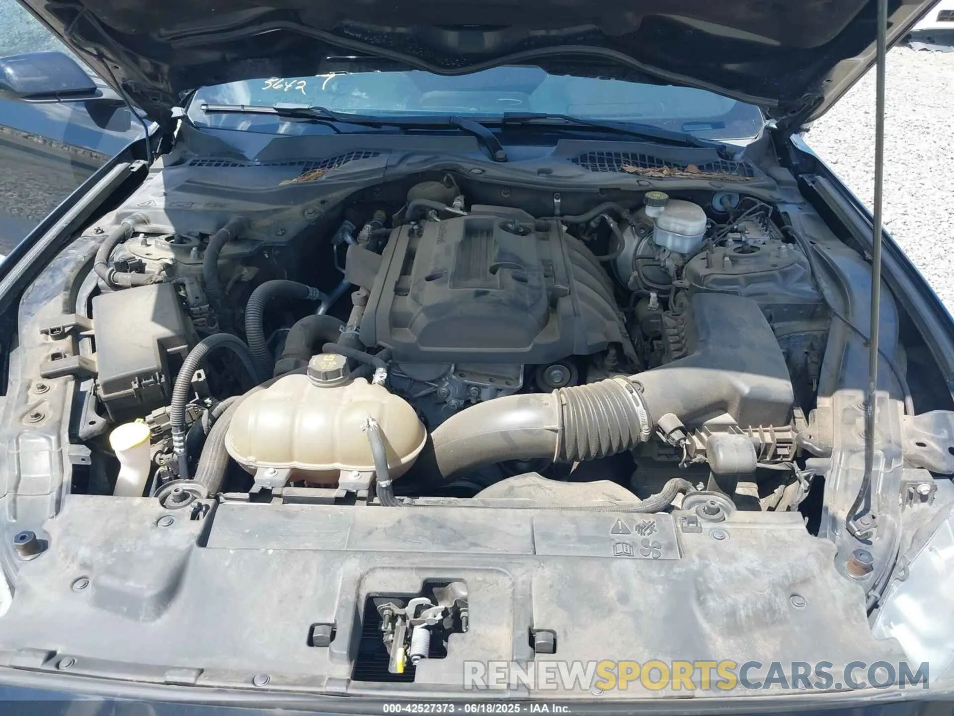 10 Photograph of a damaged car 1FA6P8TH5K5105652 FORD MUSTANG 2019