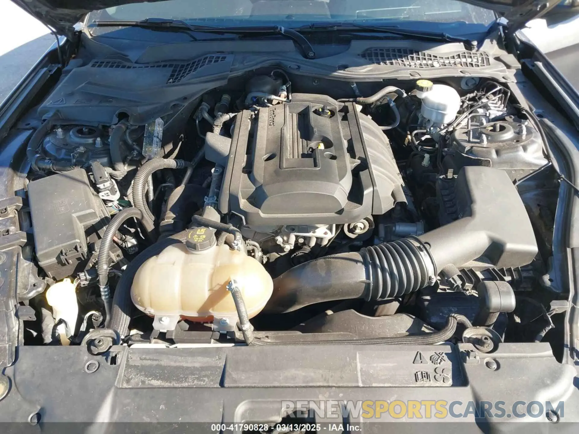 10 Photograph of a damaged car 1FA6P8TH5K5195742 FORD MUSTANG 2019
