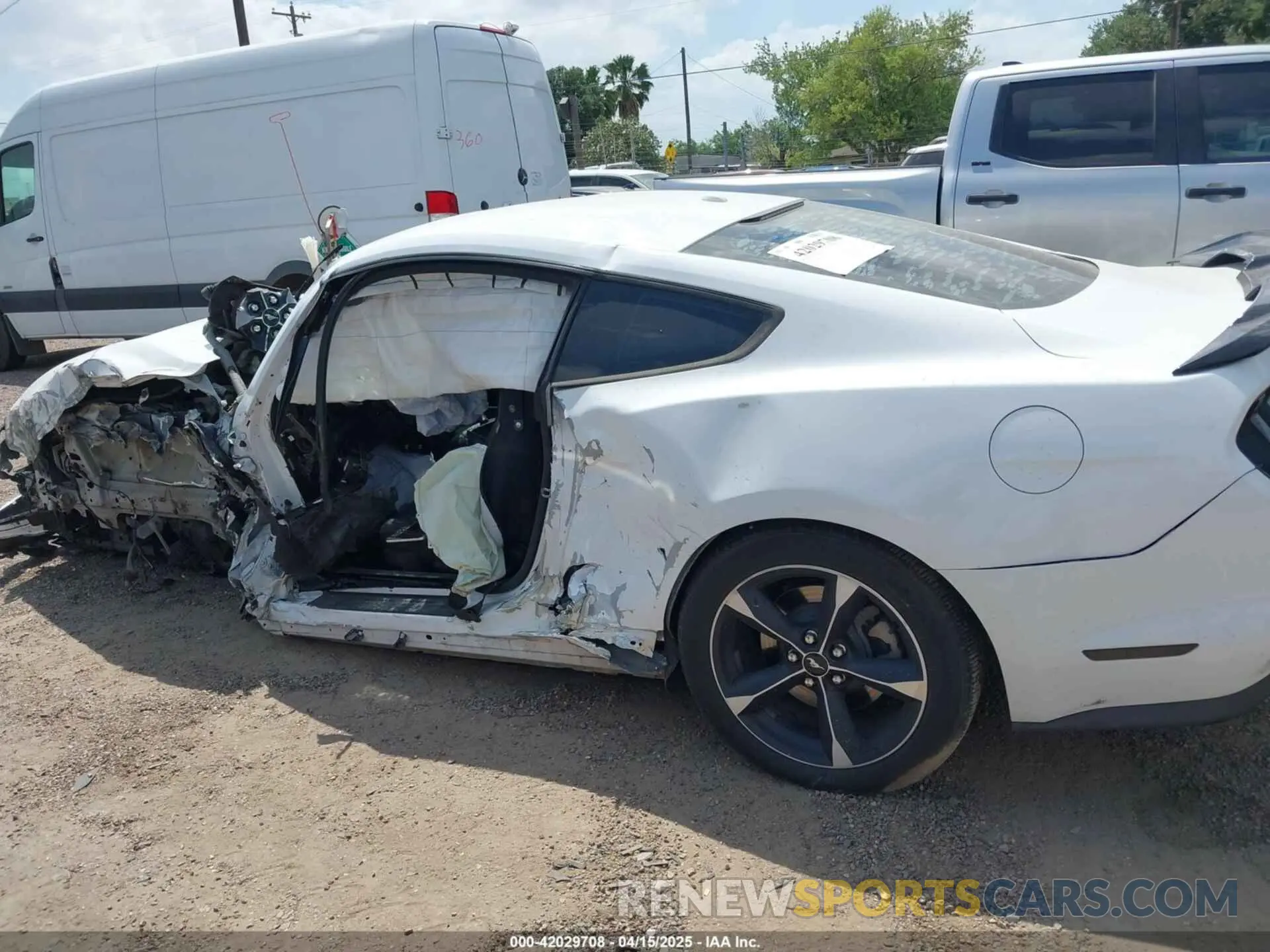 14 Photograph of a damaged car 1FA6P8TH6K5201807 FORD MUSTANG 2019