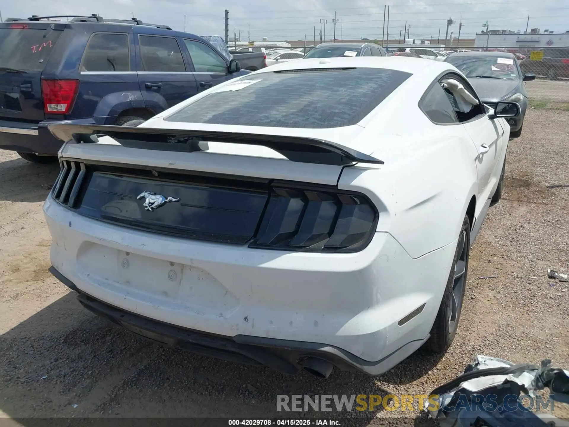 4 Photograph of a damaged car 1FA6P8TH6K5201807 FORD MUSTANG 2019