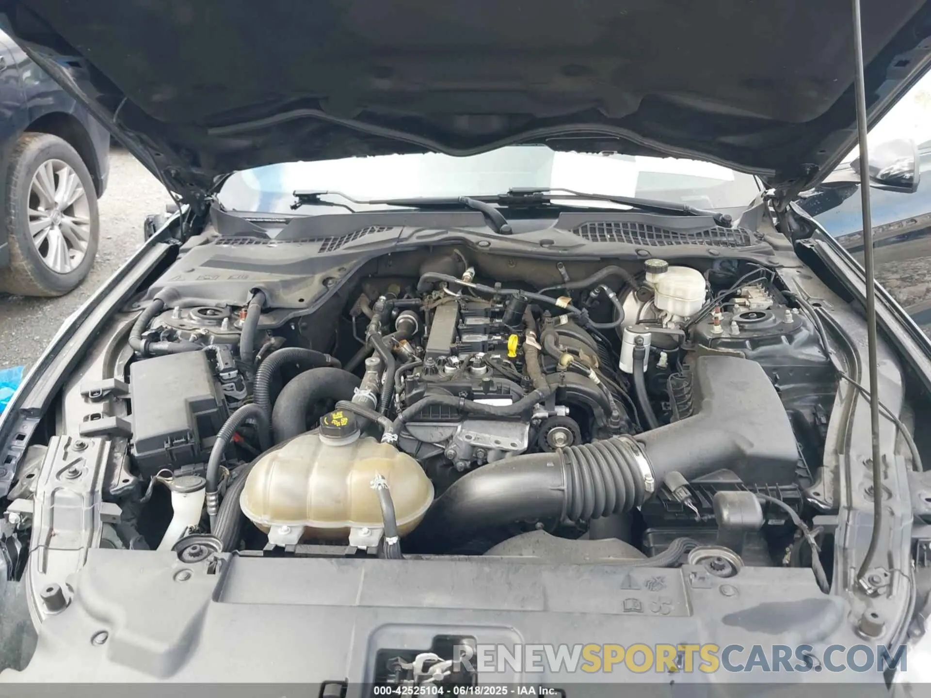 10 Photograph of a damaged car 1FA6P8TH8K5132182 FORD MUSTANG 2019