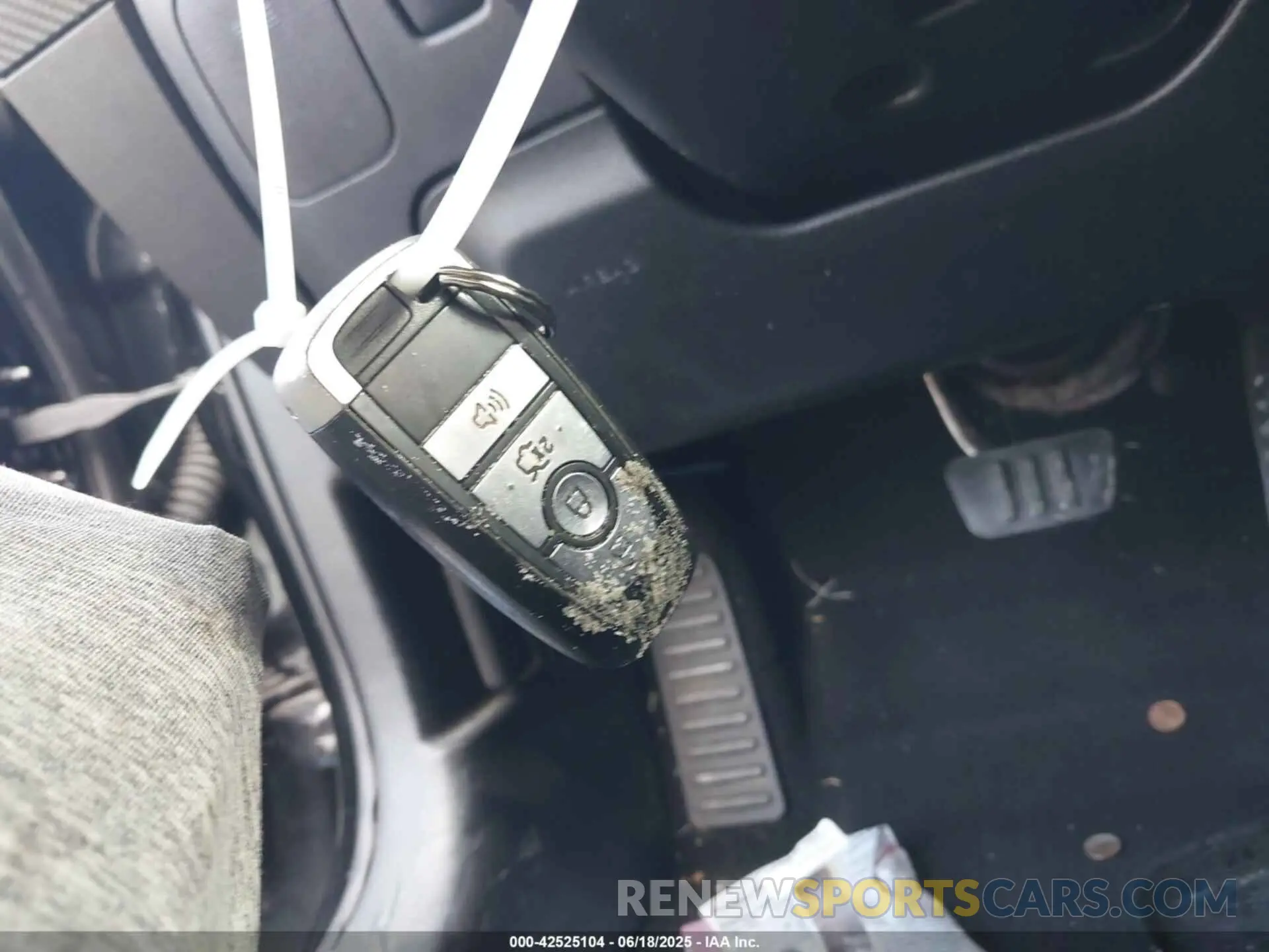 11 Photograph of a damaged car 1FA6P8TH8K5132182 FORD MUSTANG 2019