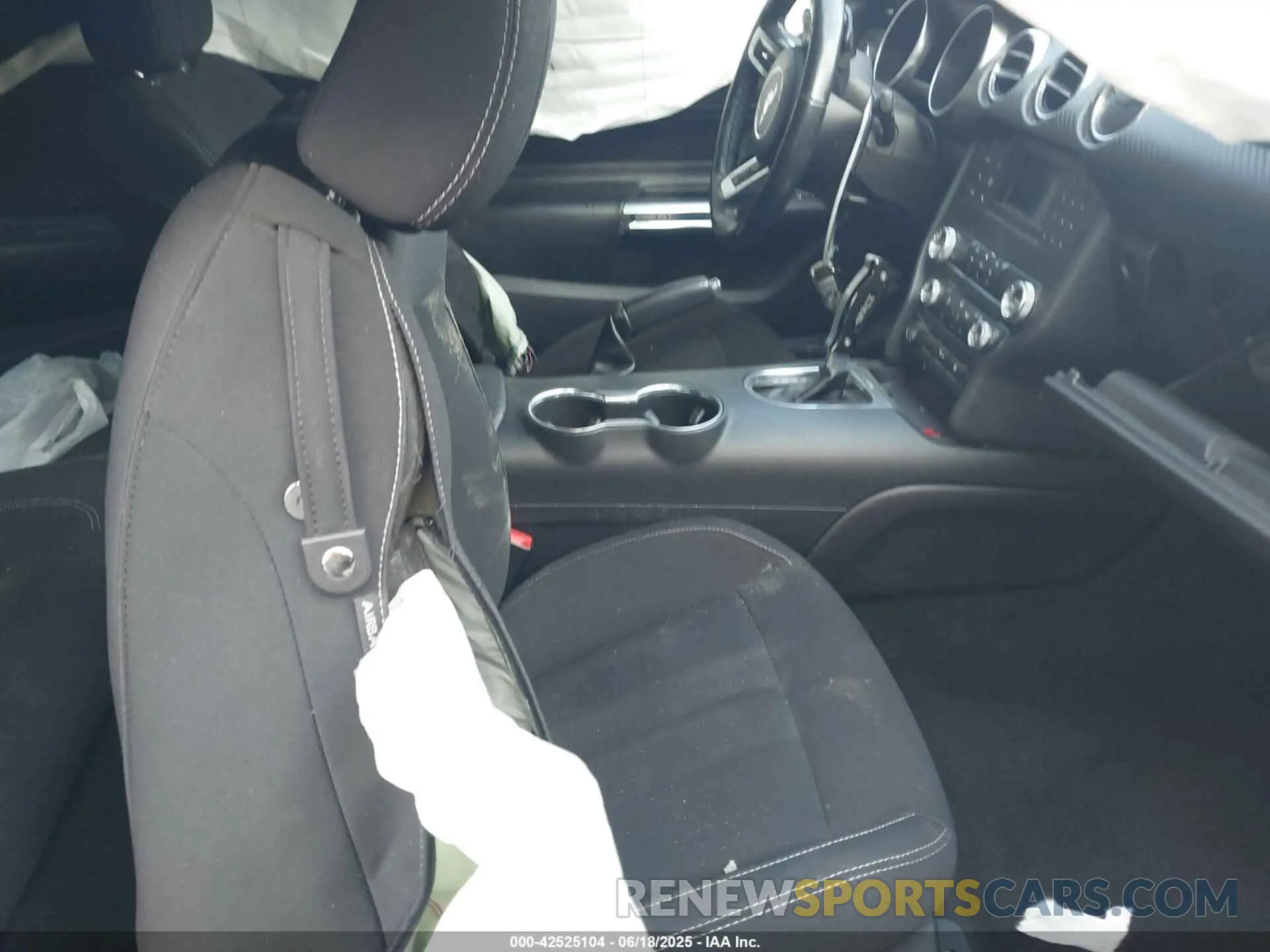 5 Photograph of a damaged car 1FA6P8TH8K5132182 FORD MUSTANG 2019