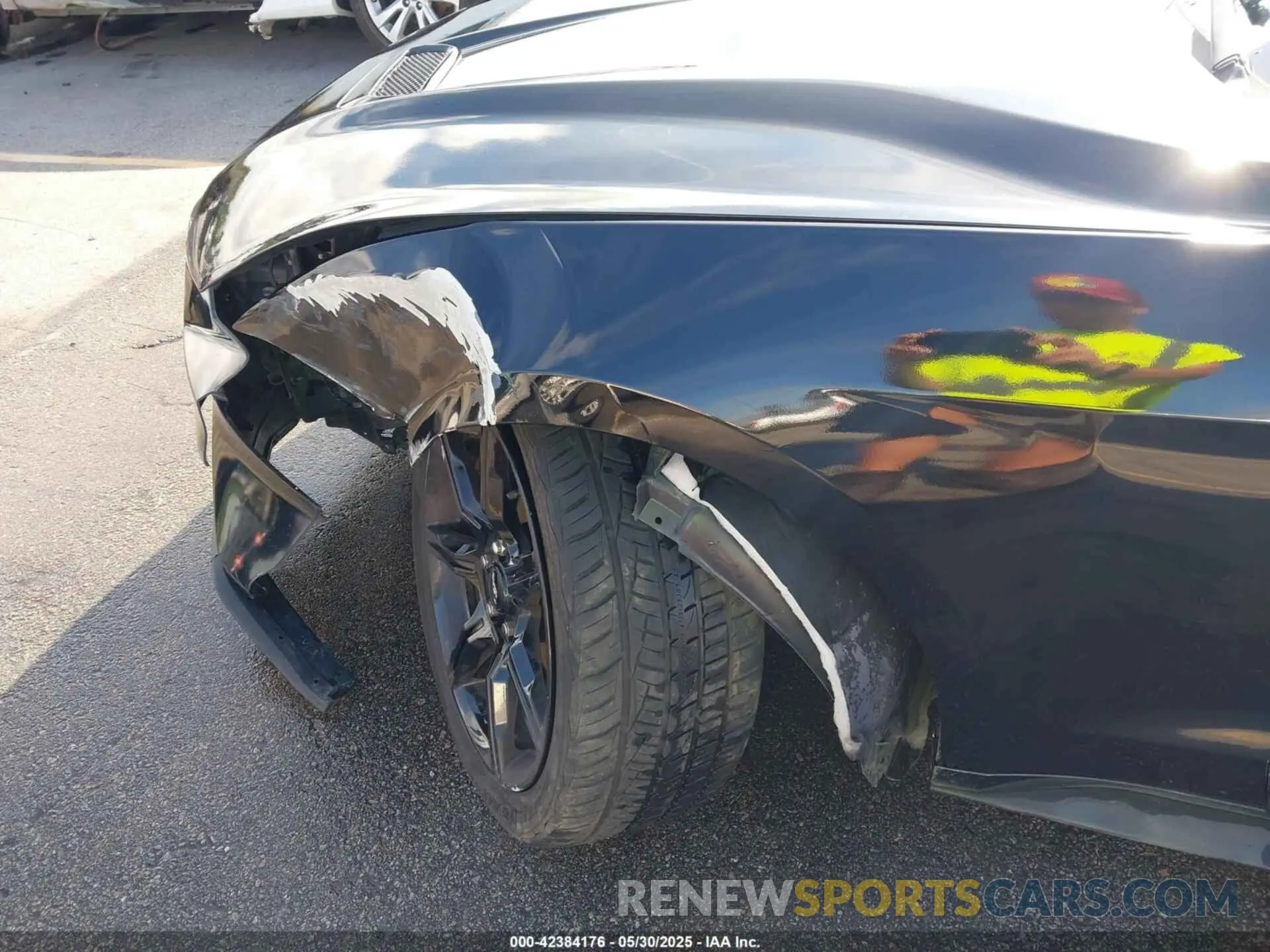 17 Photograph of a damaged car 1FA6P8THXK5124729 FORD MUSTANG 2019