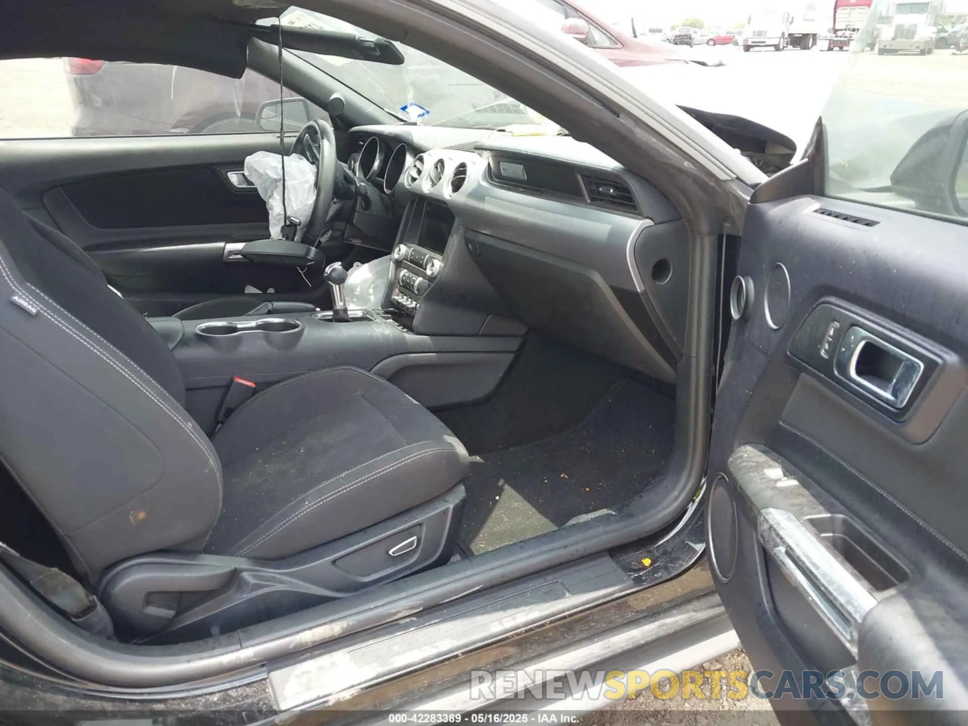 5 Photograph of a damaged car 1FA6P8THXK5125833 FORD MUSTANG 2019