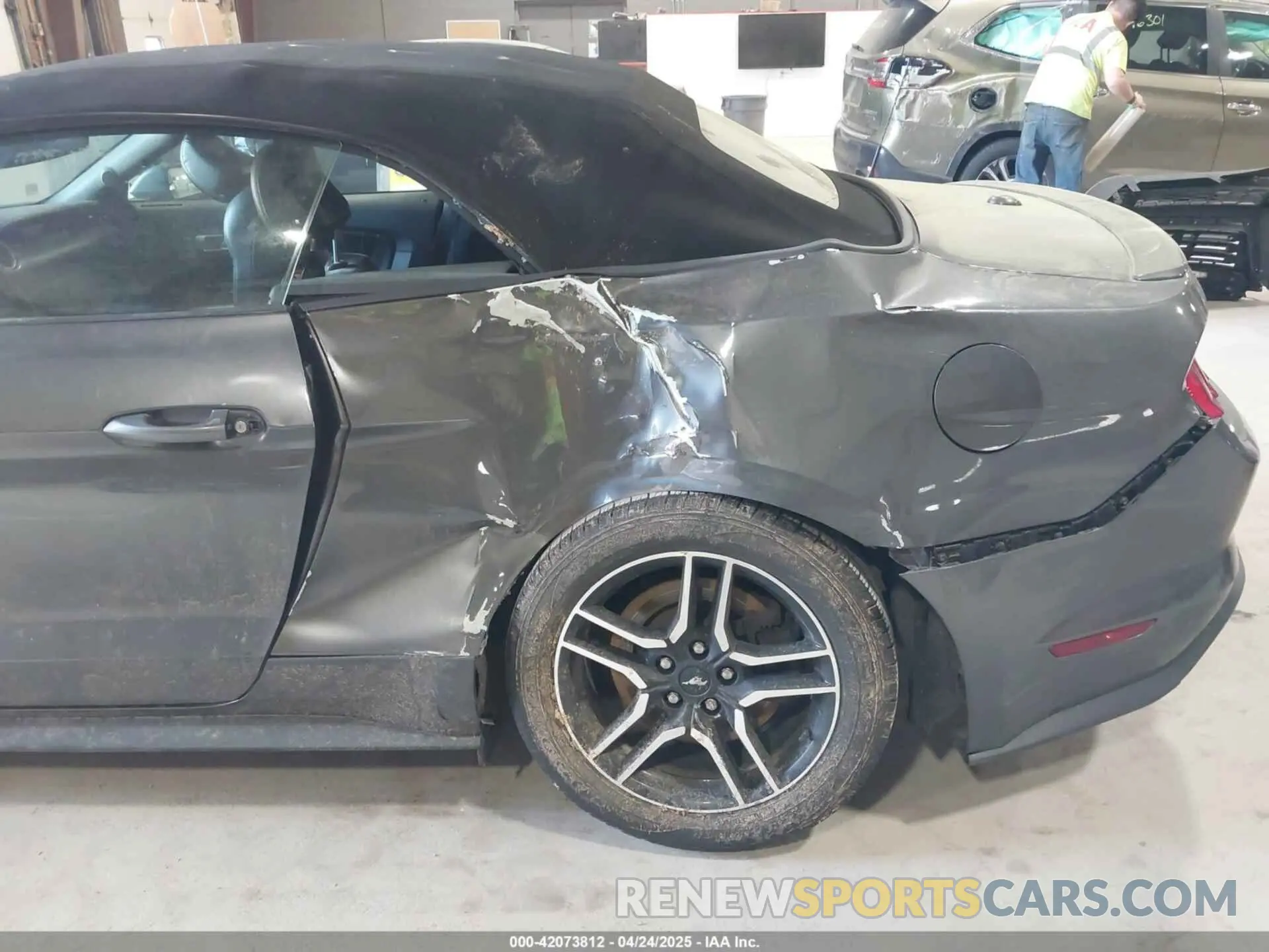6 Photograph of a damaged car 1FATP8FF4K5171686 FORD MUSTANG 2019