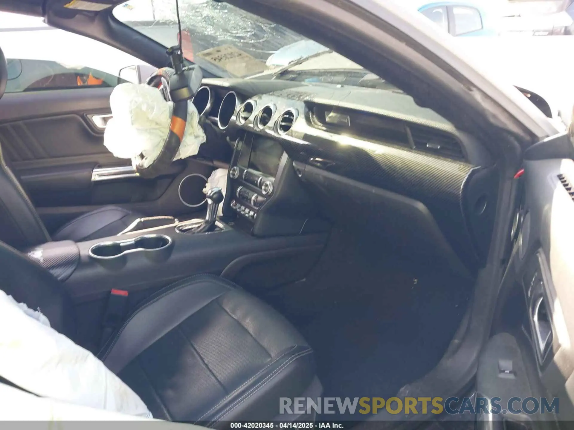 5 Photograph of a damaged car 1FATP8FF5K5182163 FORD MUSTANG 2019