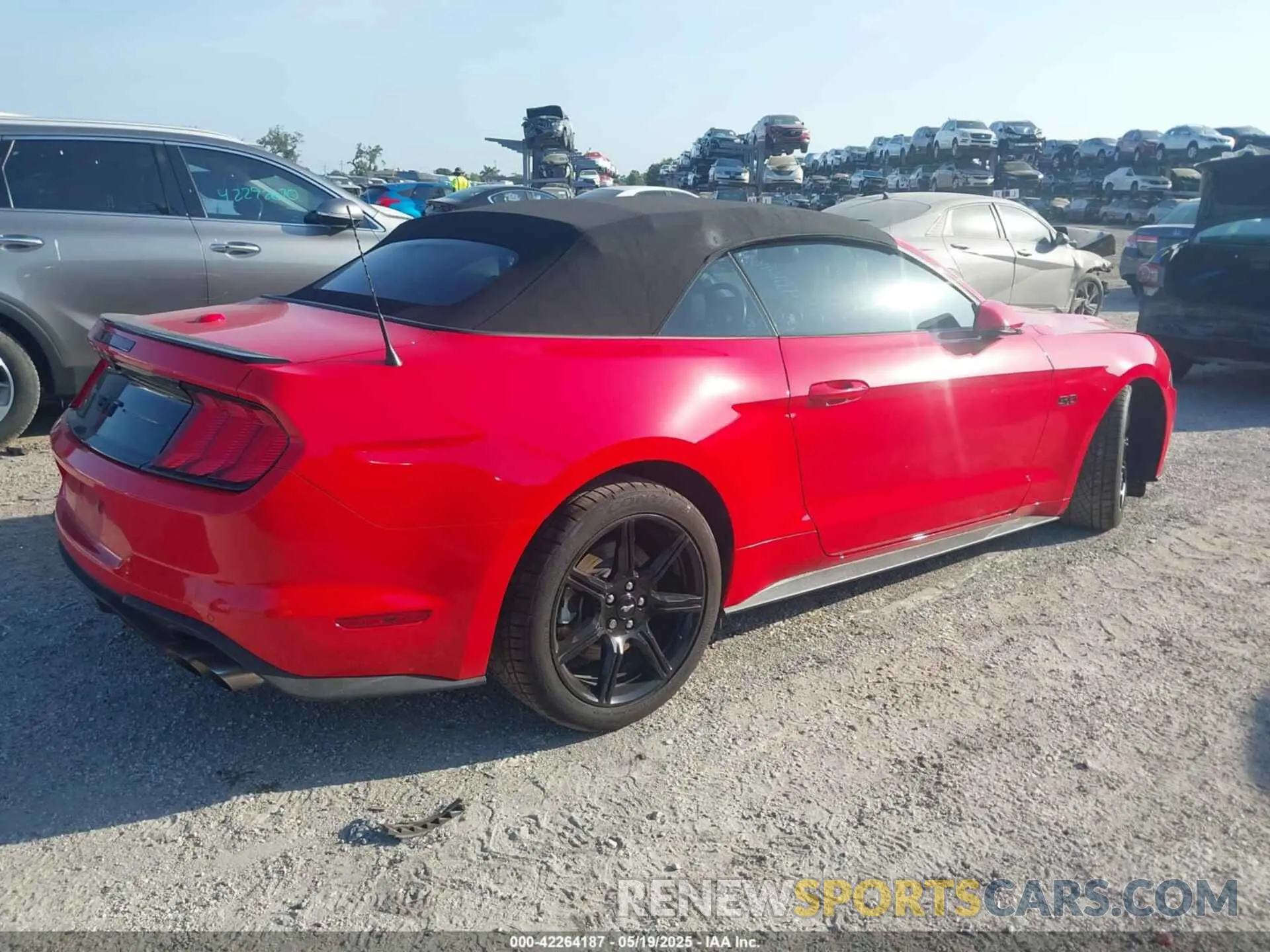 4 Photograph of a damaged car 1FATP8FF8K5196252 FORD MUSTANG 2019