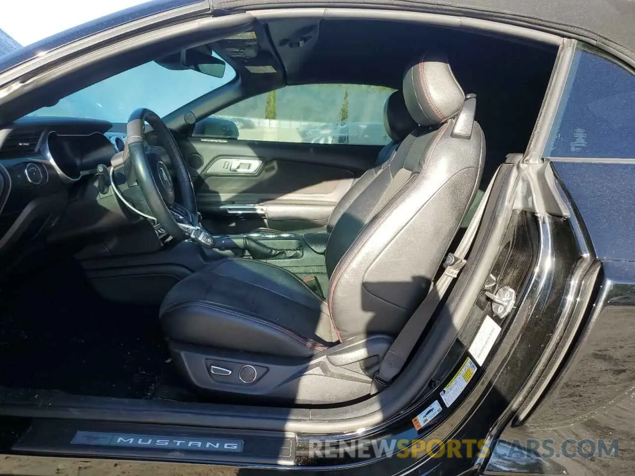 7 Photograph of a damaged car 1FATP8FFXK5162572 FORD MUSTANG 2019