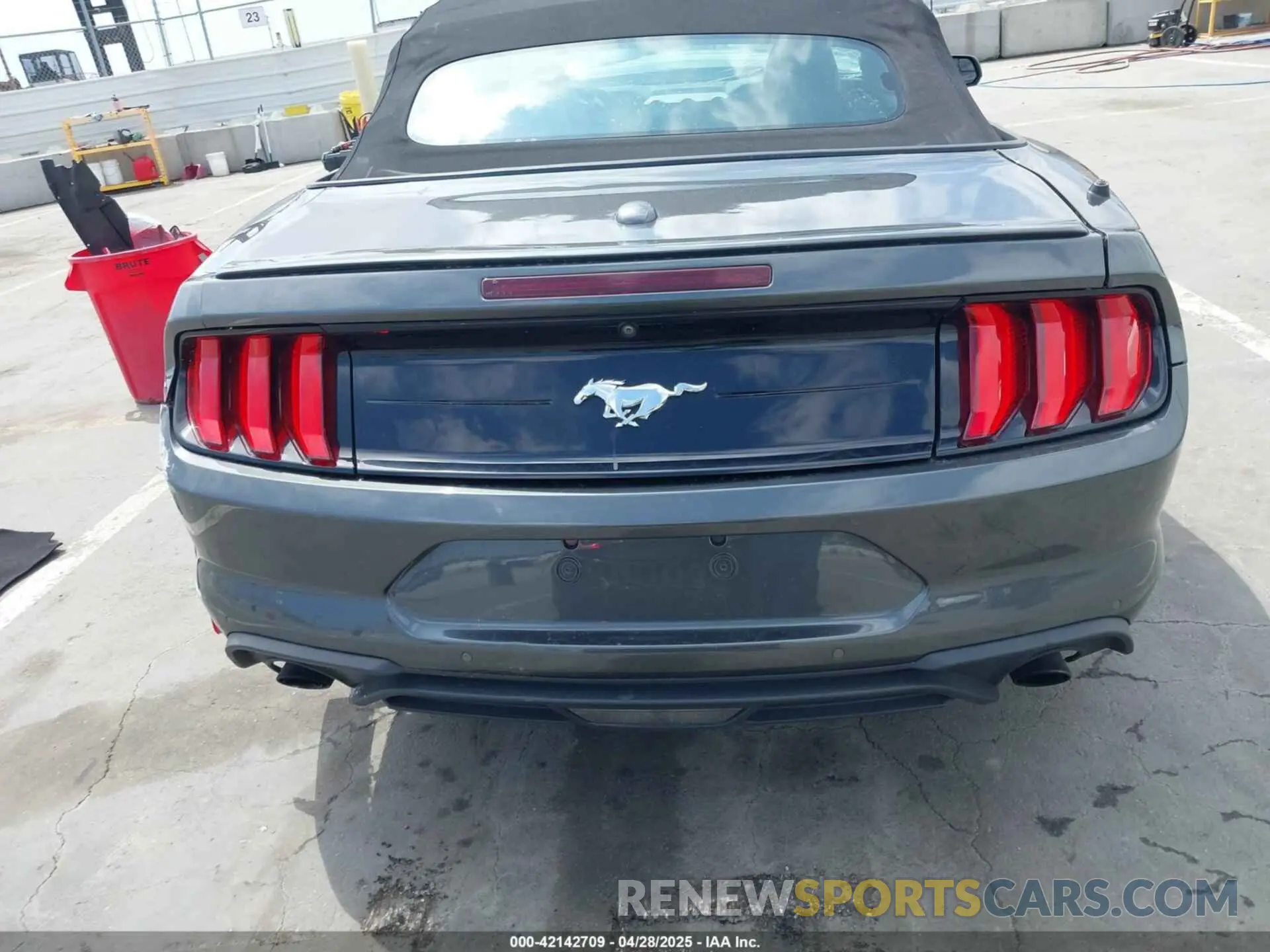 16 Photograph of a damaged car 1FATP8UH1K5161735 FORD MUSTANG 2019
