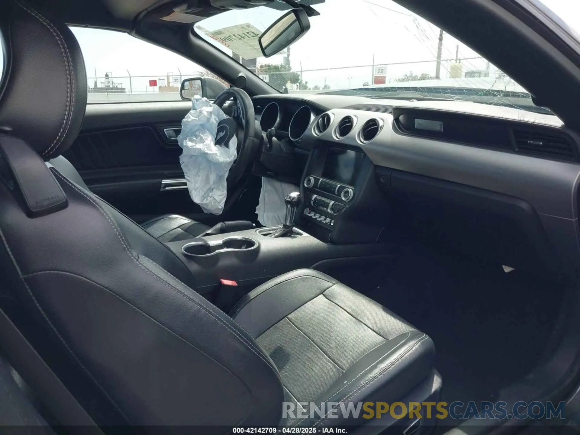 5 Photograph of a damaged car 1FATP8UH1K5161735 FORD MUSTANG 2019