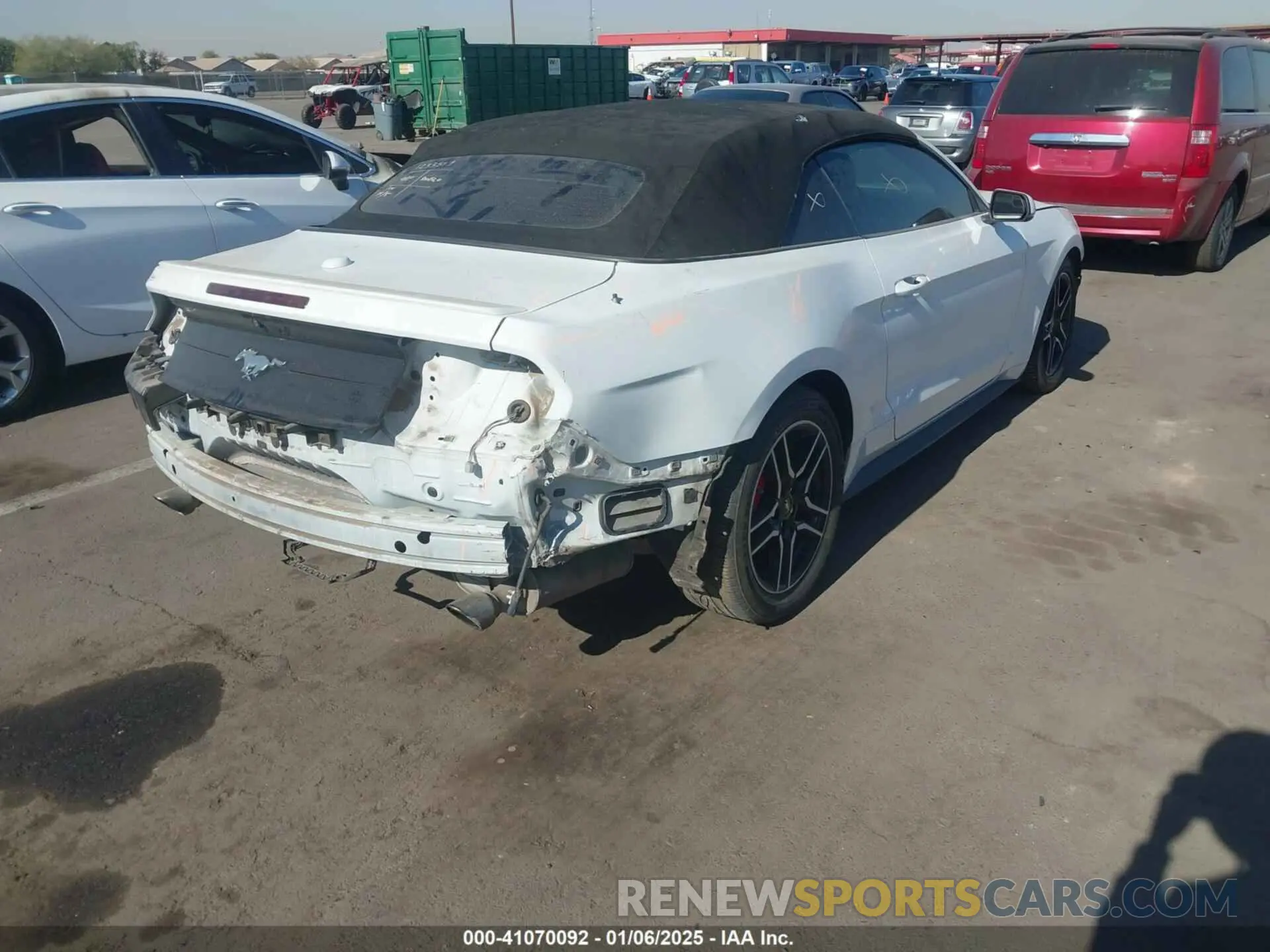 4 Photograph of a damaged car 1FATP8UH2K5148573 FORD MUSTANG 2019