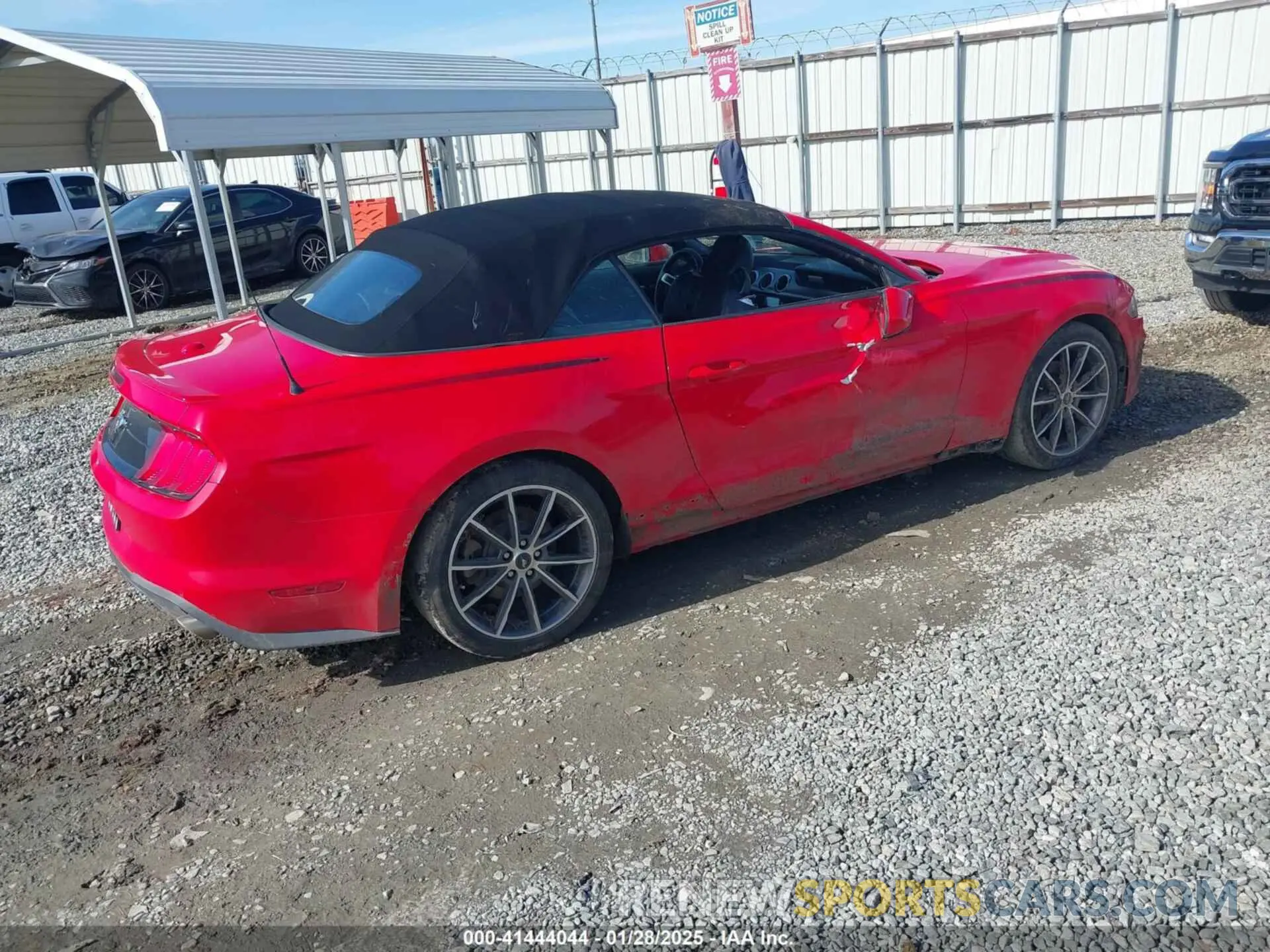 4 Photograph of a damaged car 1FATP8UH3K5159551 FORD MUSTANG 2019