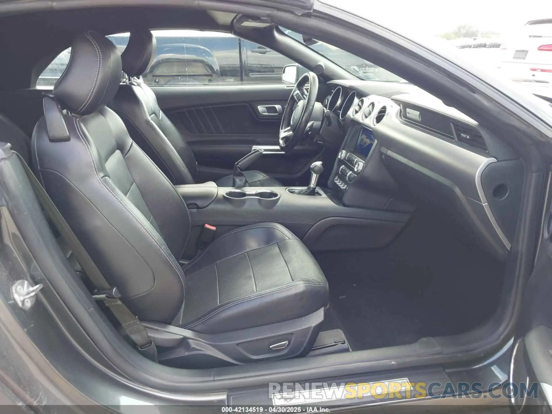 5 Photograph of a damaged car 1FATP8UH4K5161454 FORD MUSTANG 2019