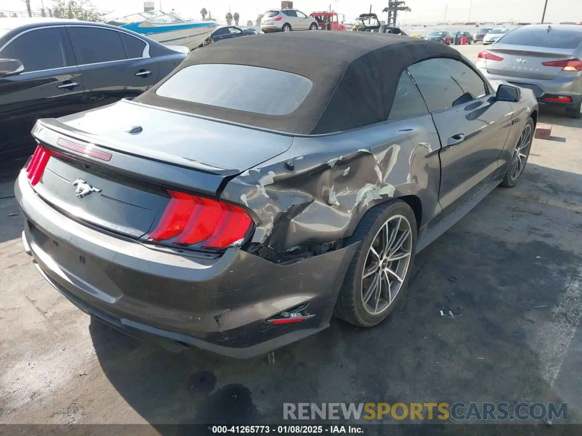 4 Photograph of a damaged car 1FATP8UH4K5171997 FORD MUSTANG 2019