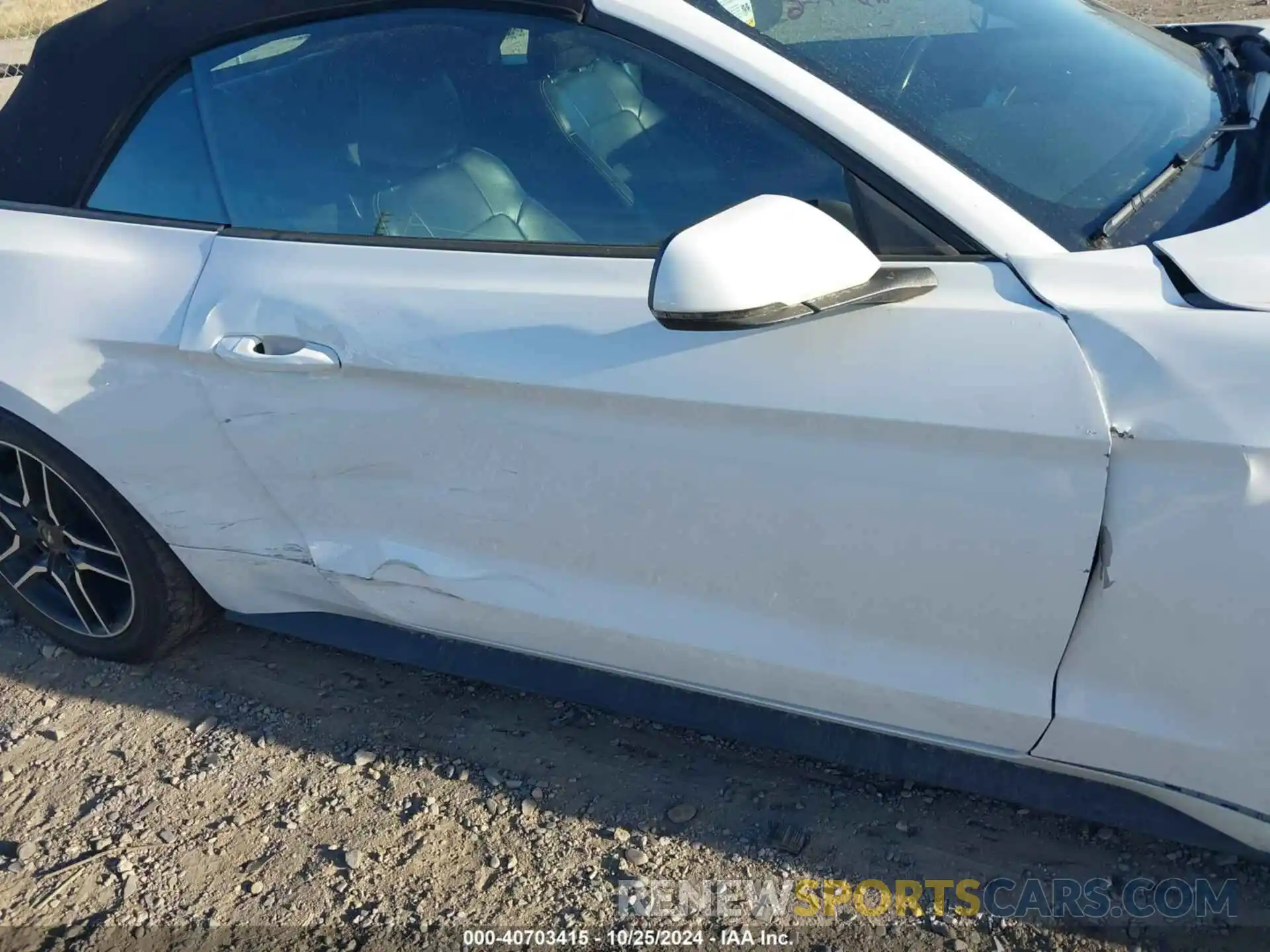 18 Photograph of a damaged car 1FATP8UH4K5188380 FORD MUSTANG 2019