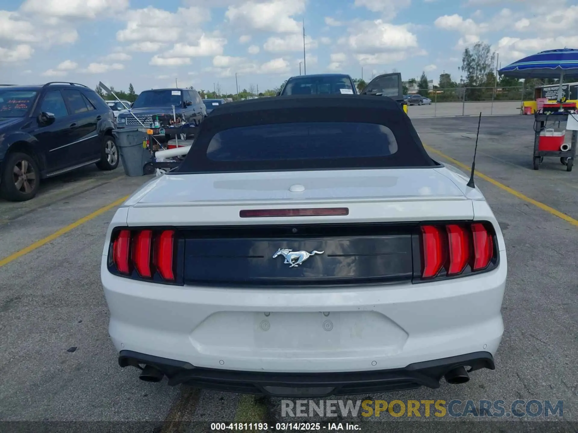 16 Photograph of a damaged car 1FATP8UH8K5138811 FORD MUSTANG 2019