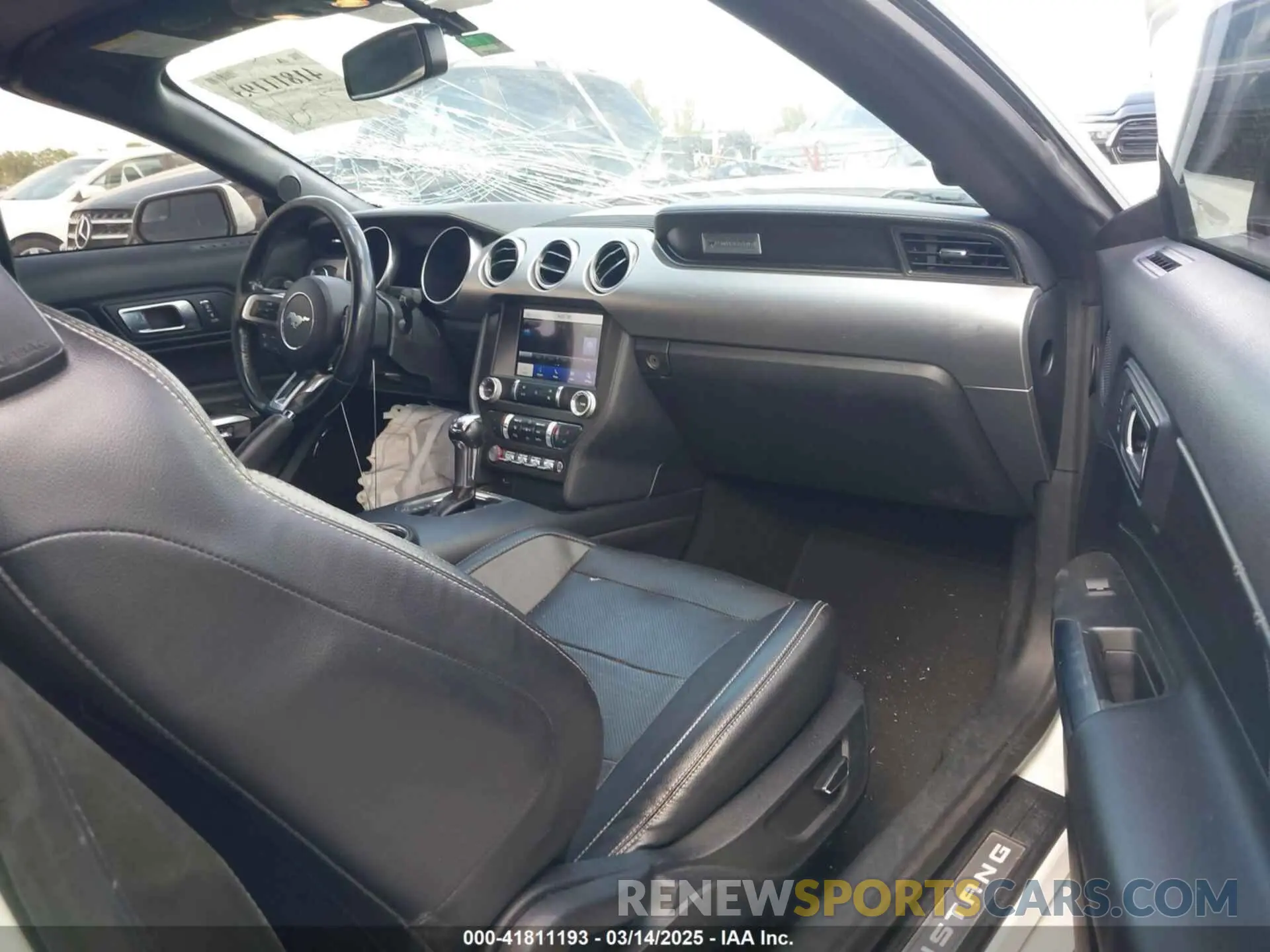 5 Photograph of a damaged car 1FATP8UH8K5138811 FORD MUSTANG 2019