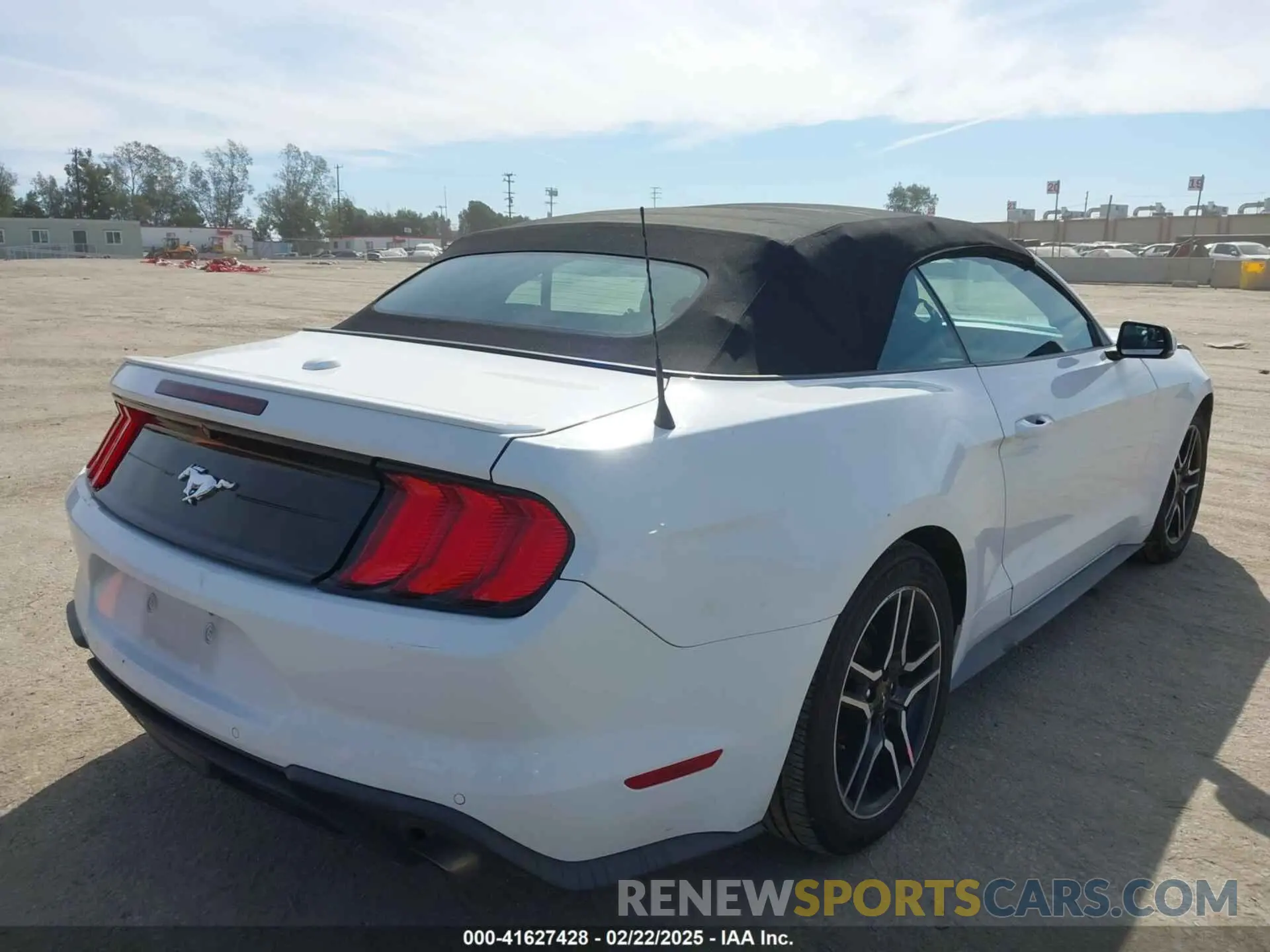 4 Photograph of a damaged car 1FATP8UH8K5188379 FORD MUSTANG 2019