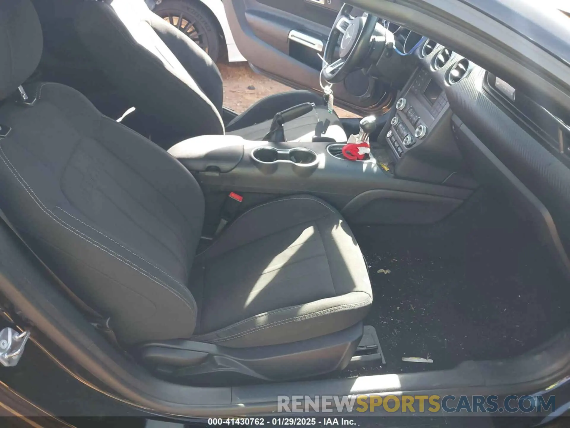 5 Photograph of a damaged car 1FATP8UH9K5193803 FORD MUSTANG 2019