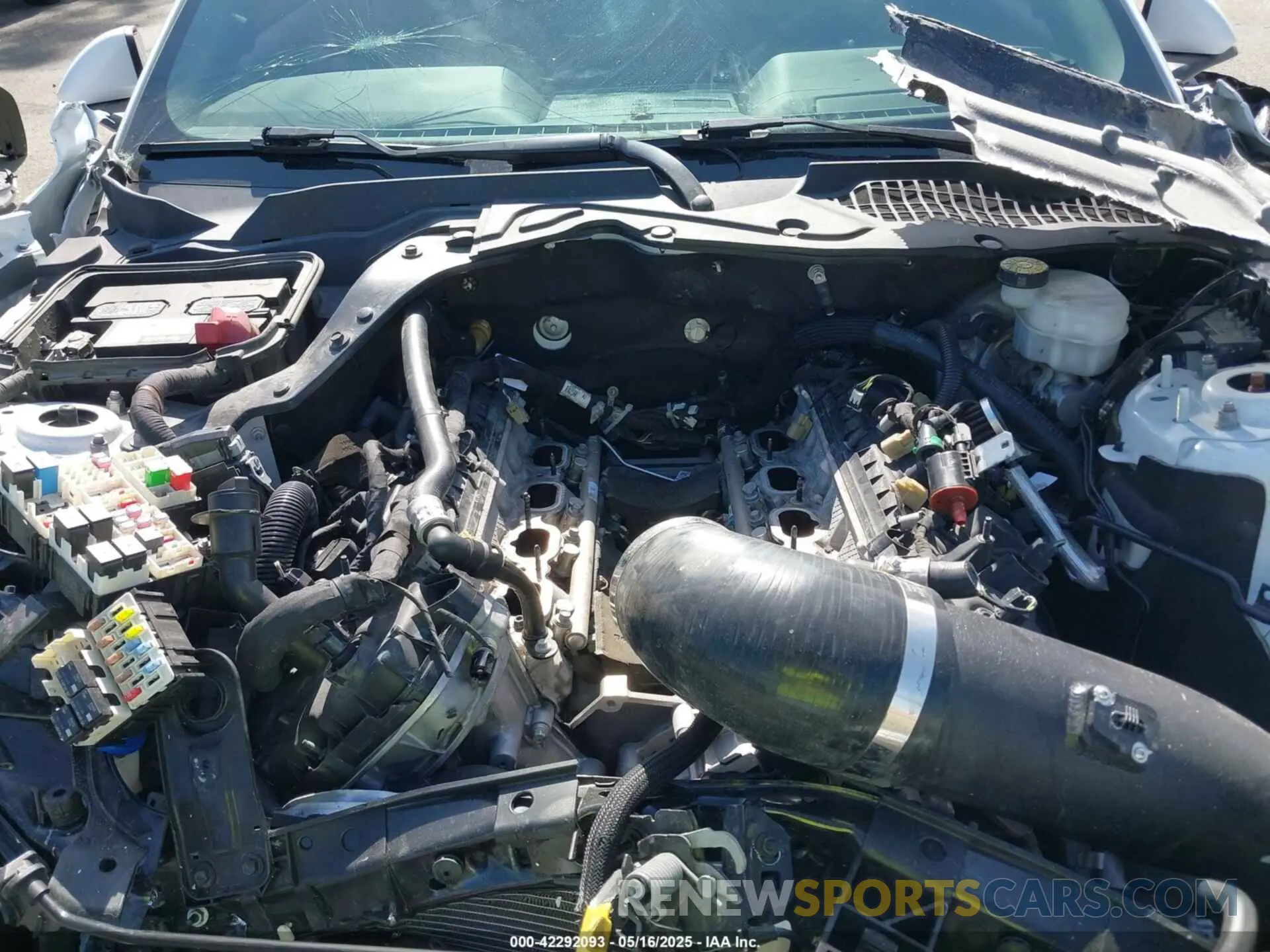 10 Photograph of a damaged car 1FA6P8CF0L5136422 FORD MUSTANG 2020