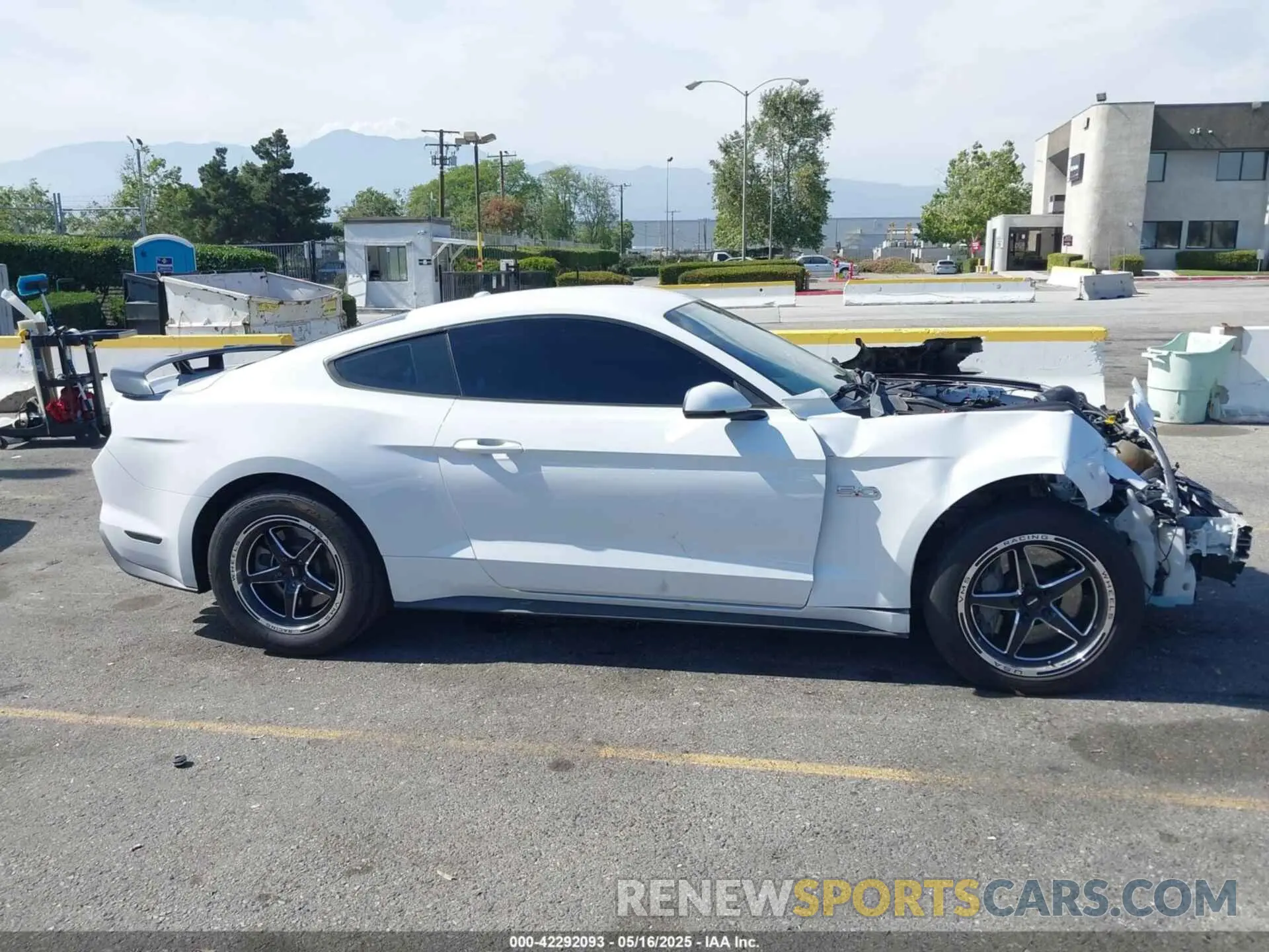 14 Photograph of a damaged car 1FA6P8CF0L5136422 FORD MUSTANG 2020