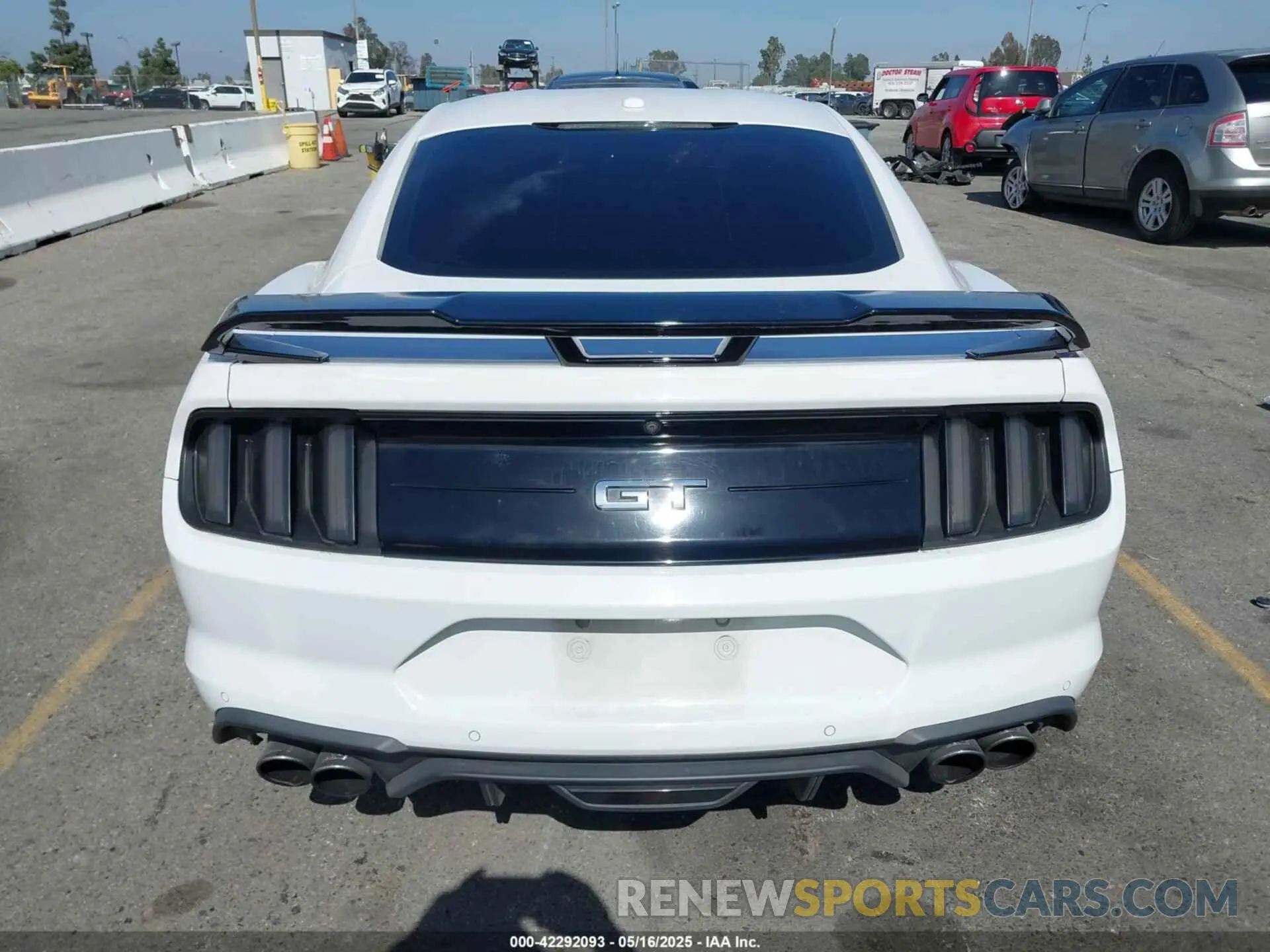 17 Photograph of a damaged car 1FA6P8CF0L5136422 FORD MUSTANG 2020