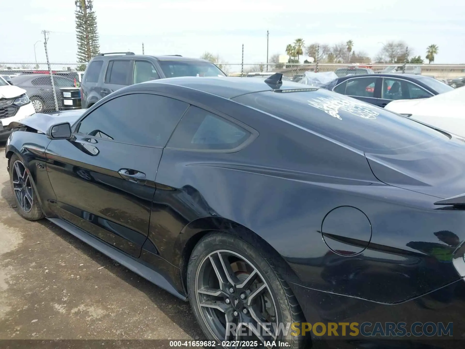 15 Photograph of a damaged car 1FA6P8CF1L5136218 FORD MUSTANG 2020