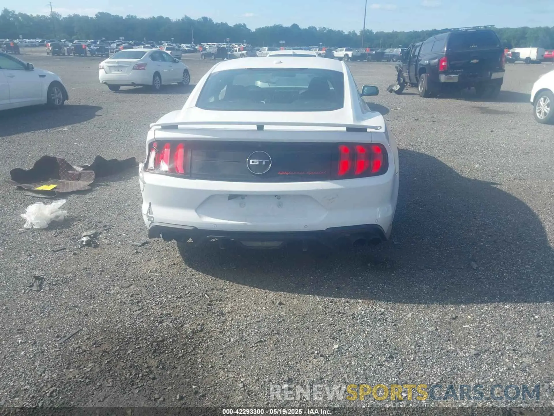 16 Photograph of a damaged car 1FA6P8CF2L5114664 FORD MUSTANG 2020