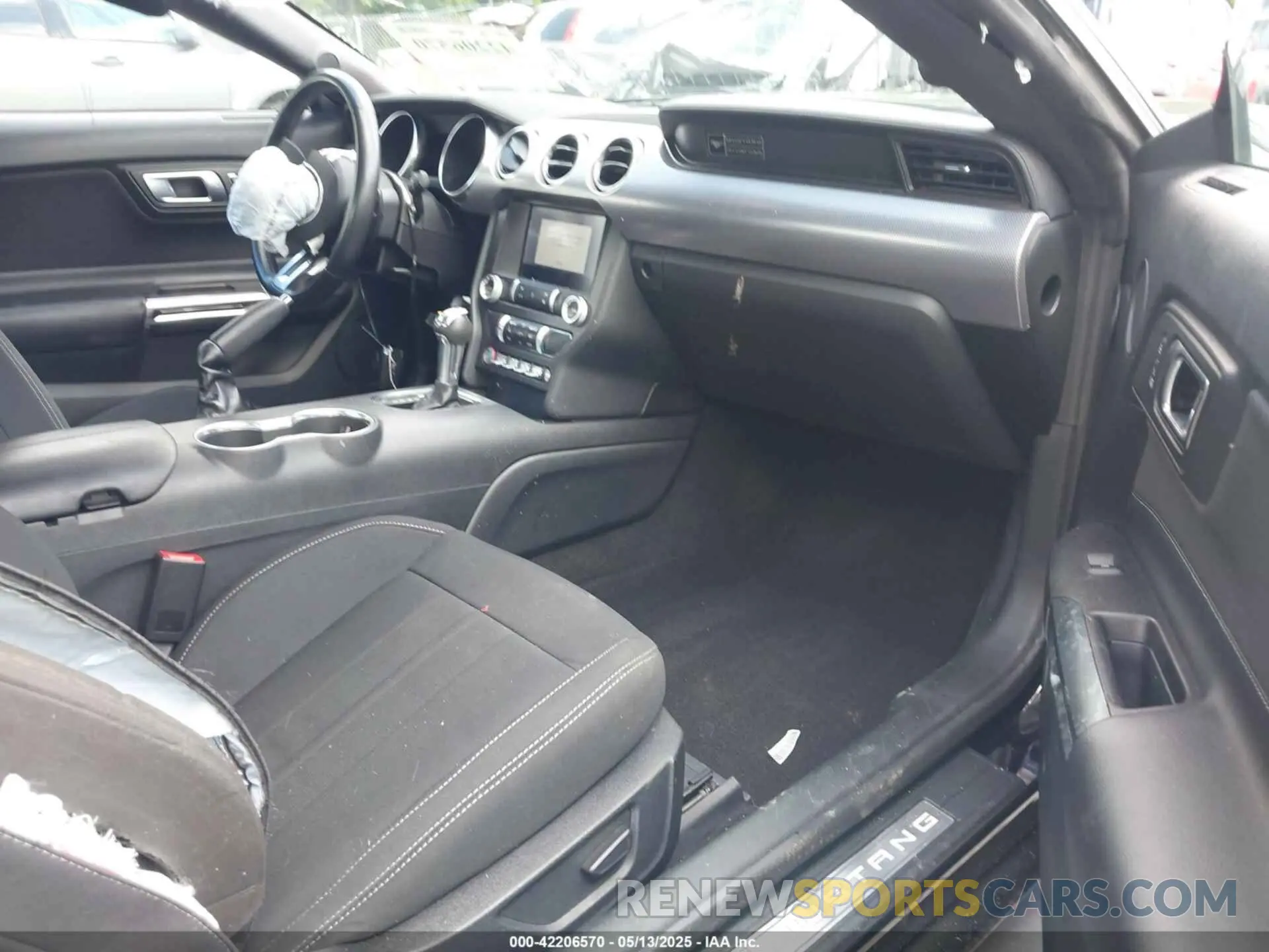 5 Photograph of a damaged car 1FA6P8CF3L5168510 FORD MUSTANG 2020