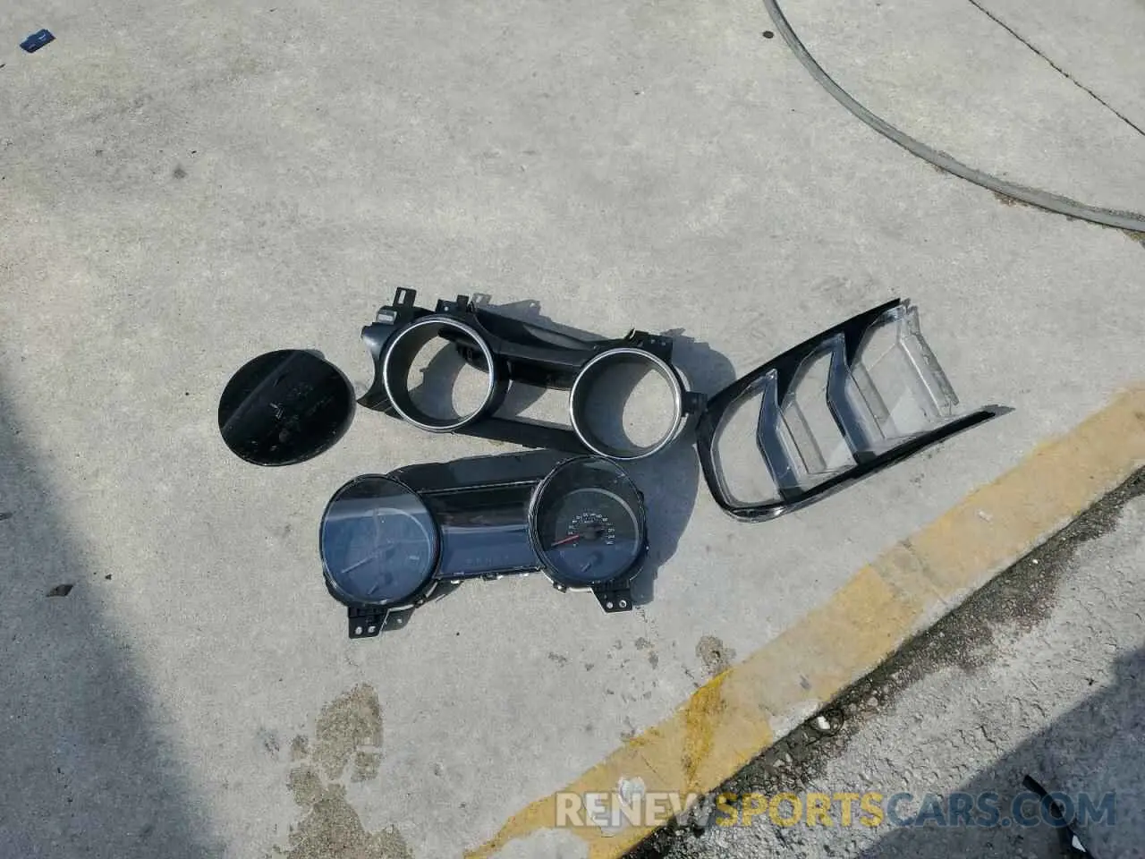 12 Photograph of a damaged car 1FA6P8CF3L5175215 FORD MUSTANG 2020