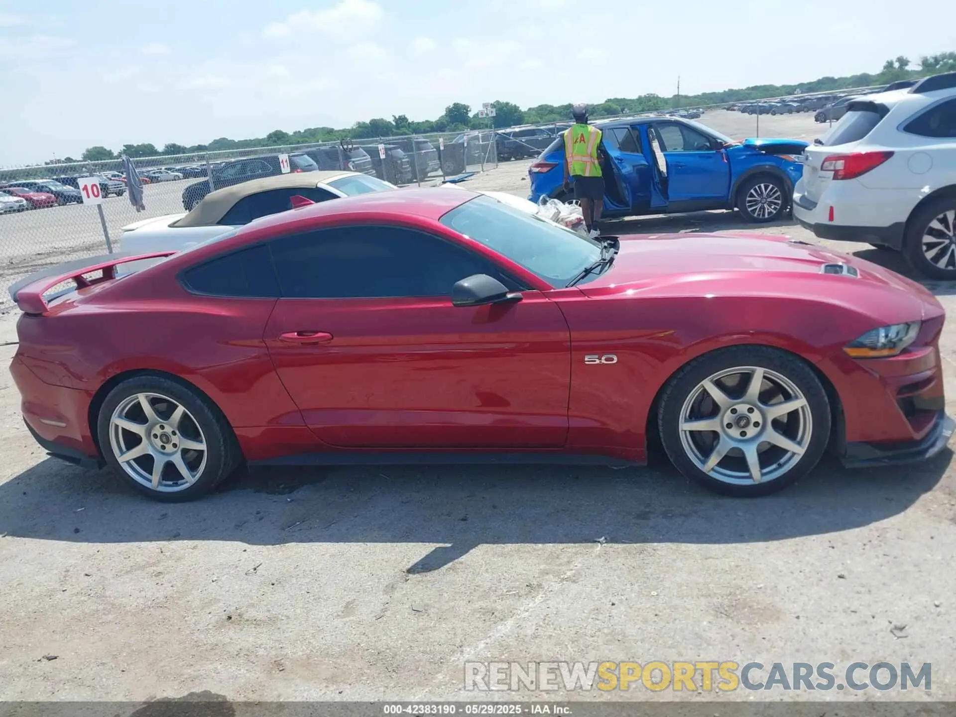 13 Photograph of a damaged car 1FA6P8CF4L5169942 FORD MUSTANG 2020