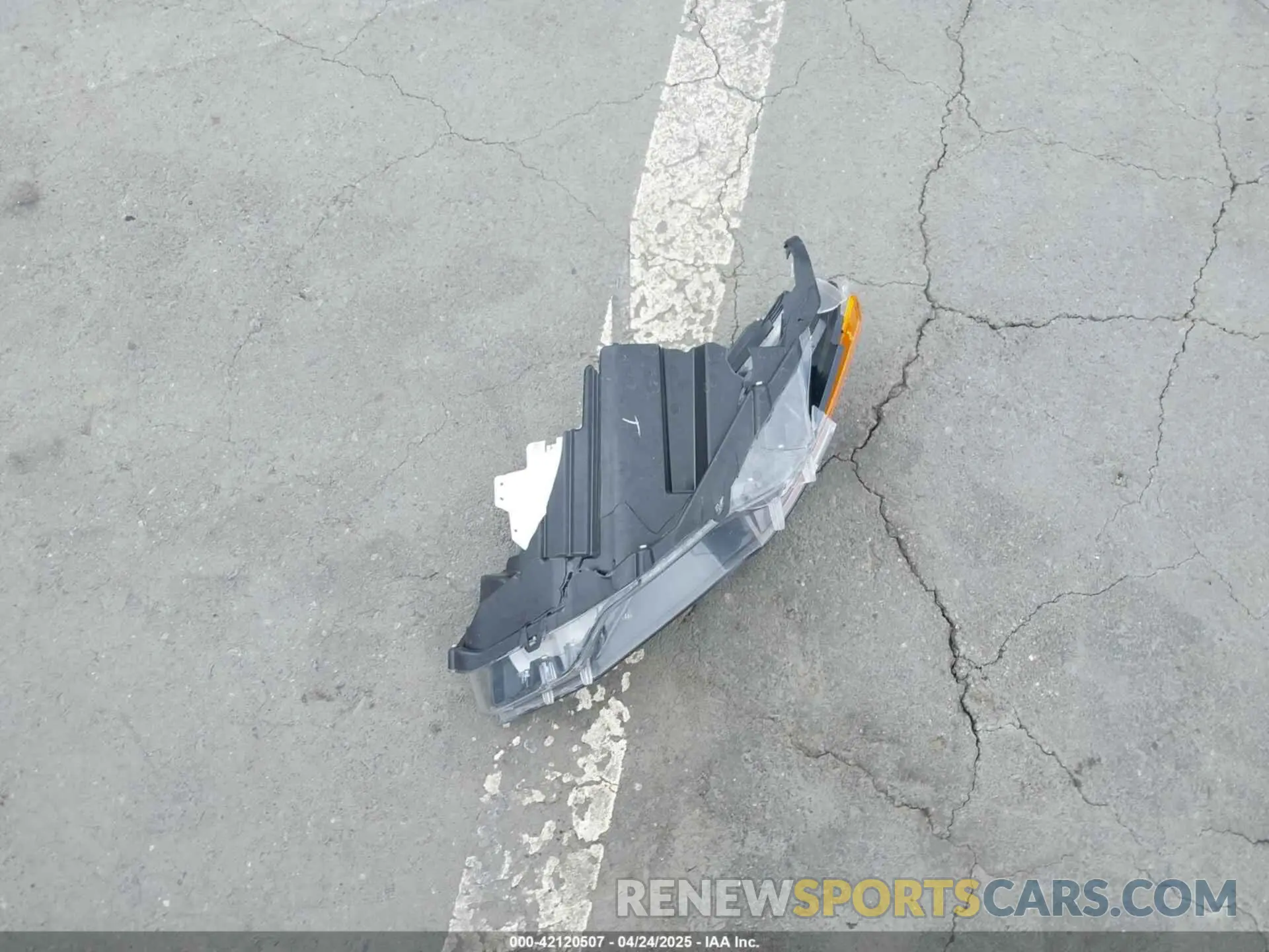 12 Photograph of a damaged car 1FA6P8CF4L5176793 FORD MUSTANG 2020