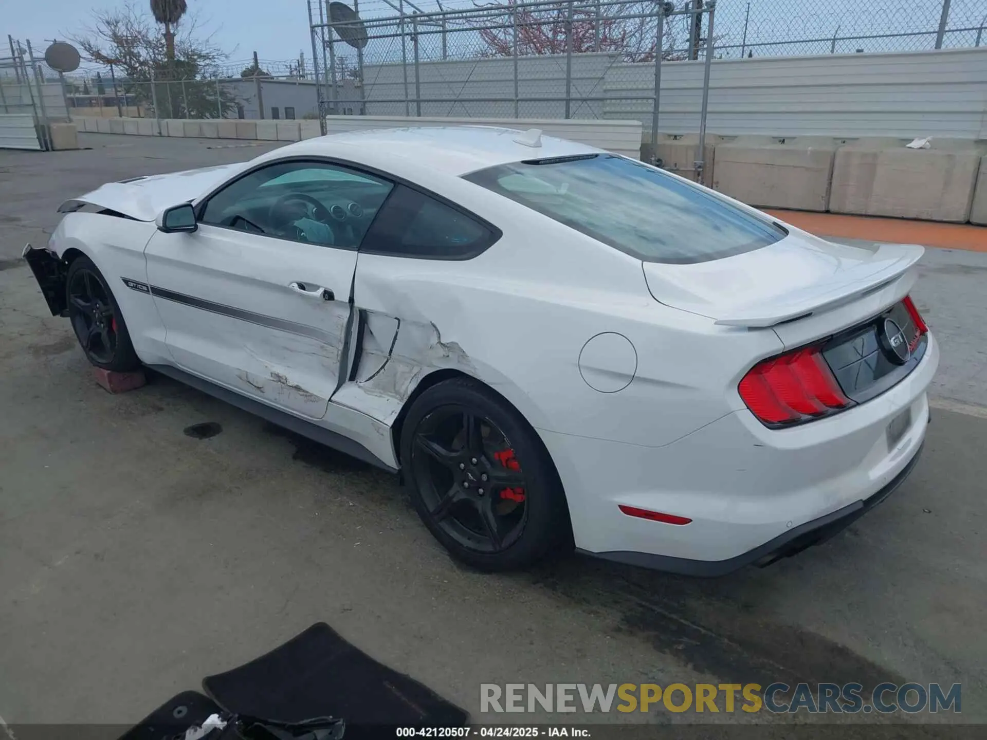 3 Photograph of a damaged car 1FA6P8CF4L5176793 FORD MUSTANG 2020