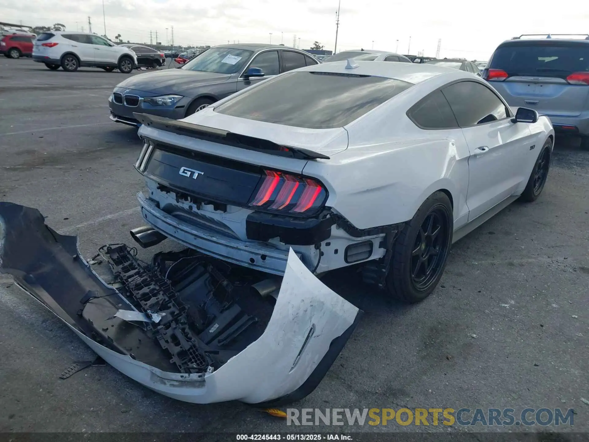 4 Photograph of a damaged car 1FA6P8CF4L5191133 FORD MUSTANG 2020