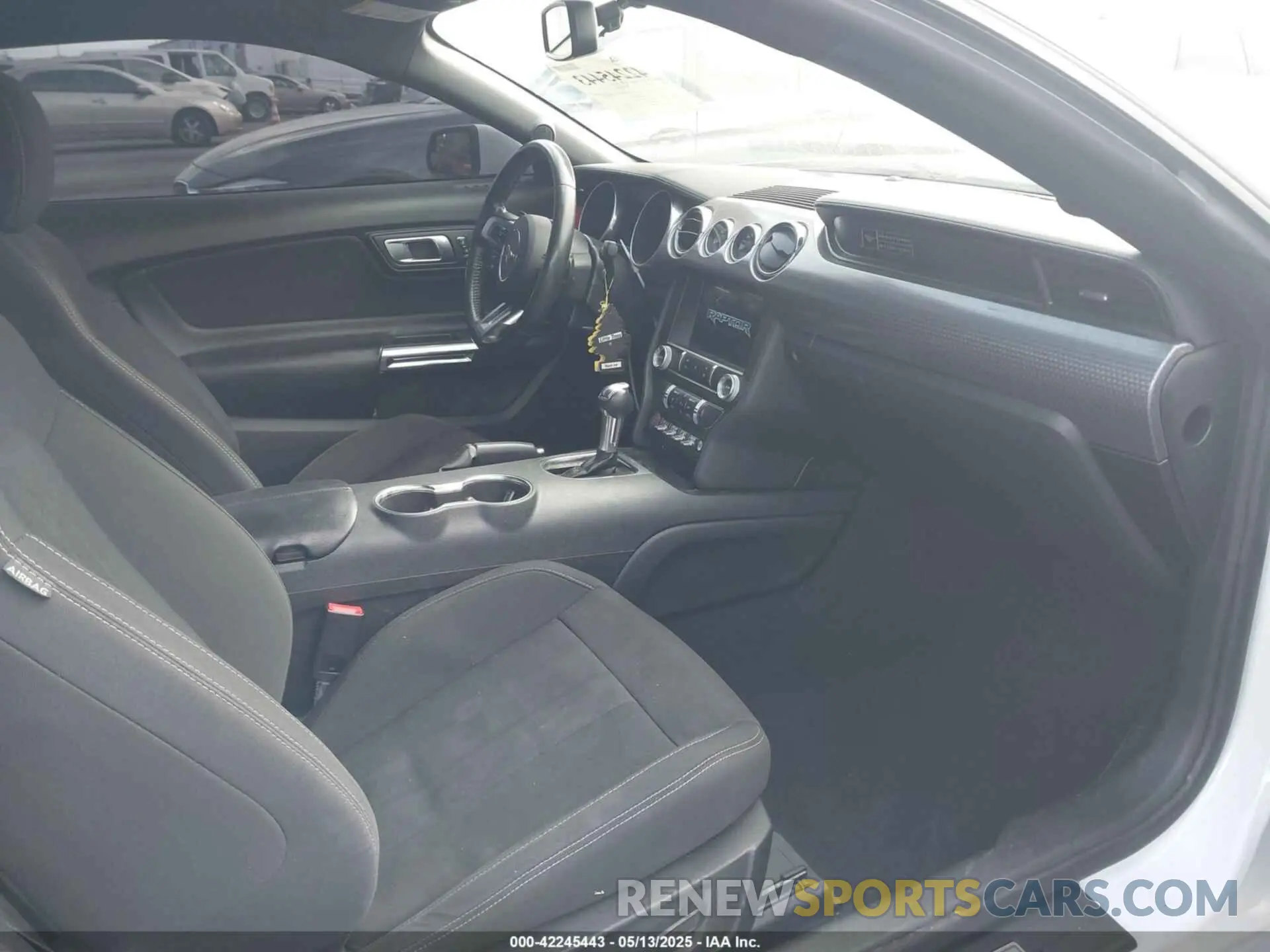 5 Photograph of a damaged car 1FA6P8CF4L5191133 FORD MUSTANG 2020