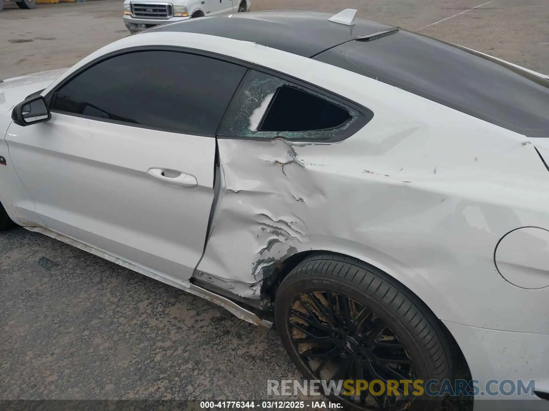 6 Photograph of a damaged car 1FA6P8CF7L5181745 FORD MUSTANG 2020