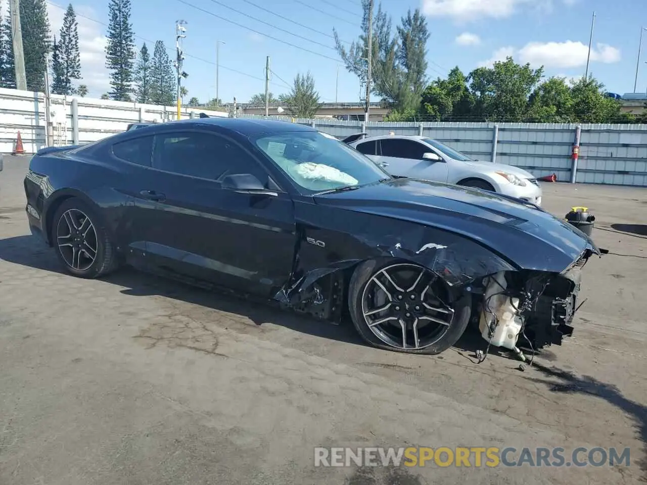 4 Photograph of a damaged car 1FA6P8CF8L5136040 FORD MUSTANG 2020