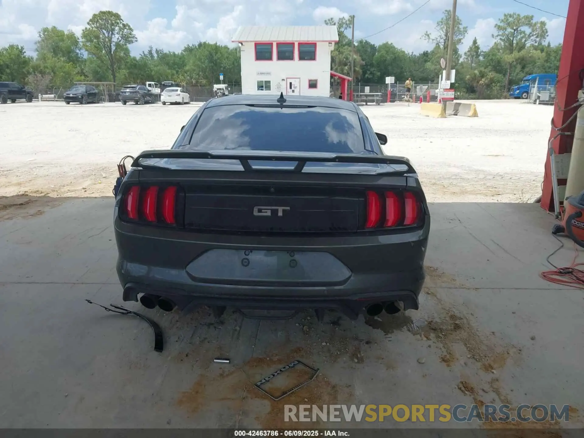 17 Photograph of a damaged car 1FA6P8CF9L5169080 FORD MUSTANG 2020